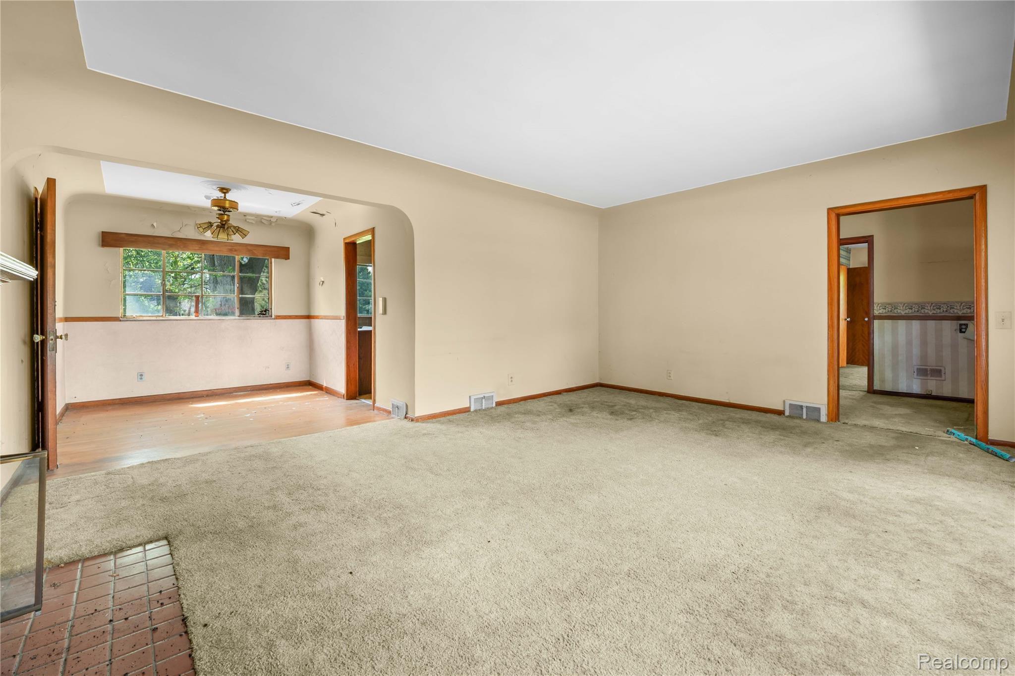 9282 Wayne Road Property Photo 8