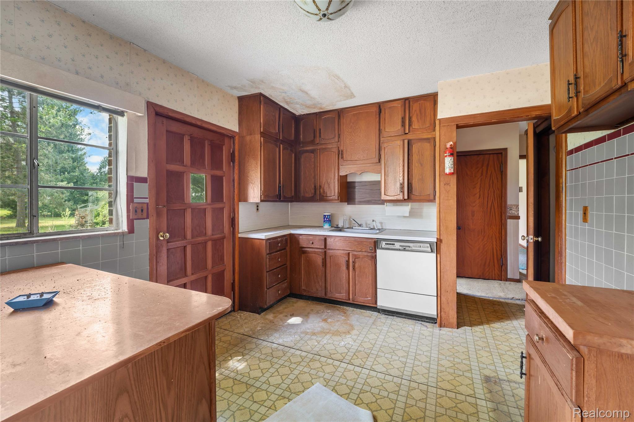 9282 Wayne Road Property Photo 10