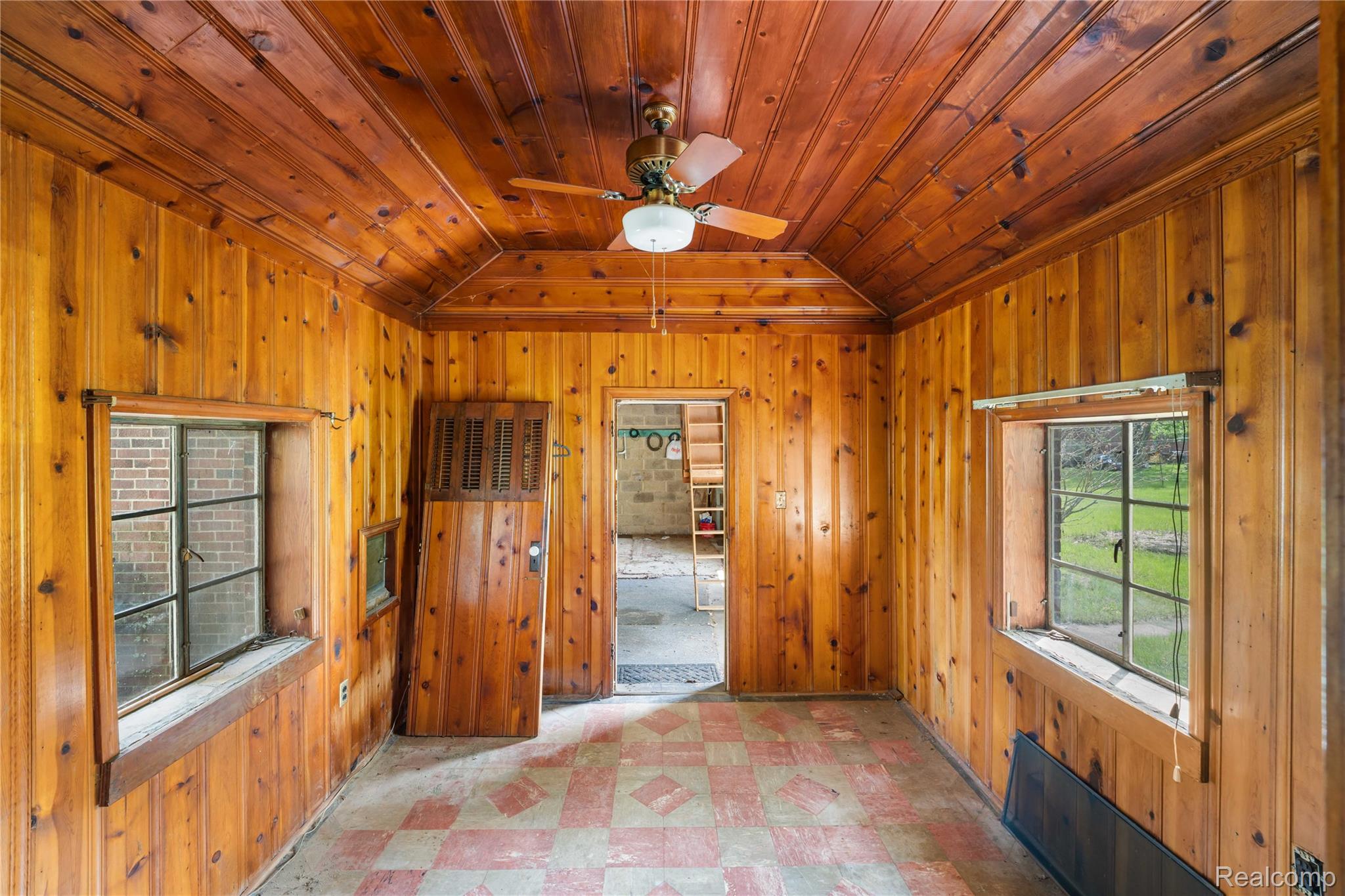 9282 Wayne Road Property Photo 11