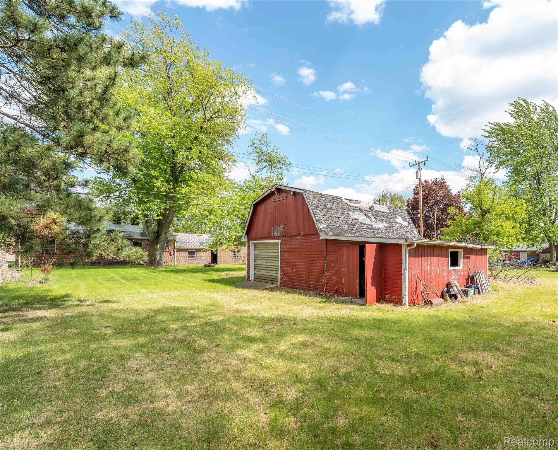 9282 Wayne Road Property Photo 25