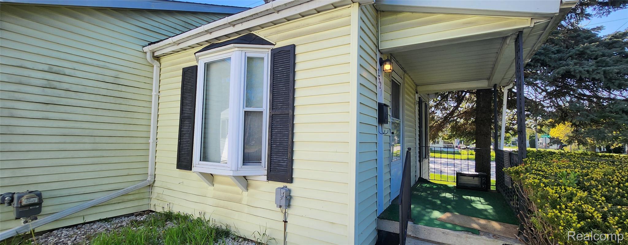 3521 Whitney Avenue Property Photo 5