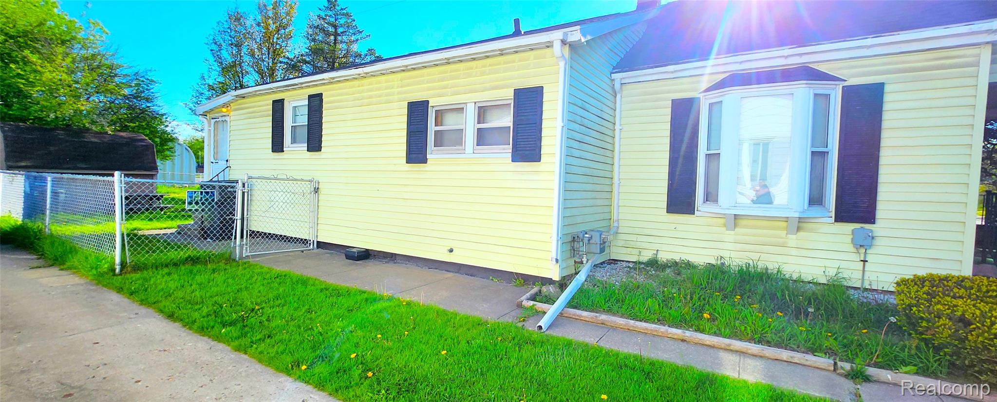 3521 Whitney Avenue Property Photo 6
