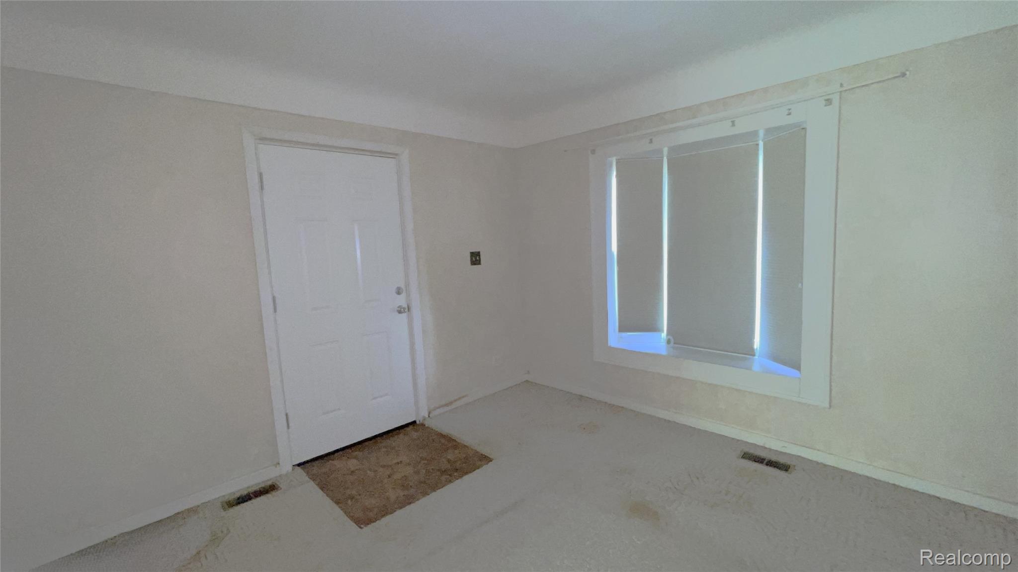3521 Whitney Avenue Property Photo 8