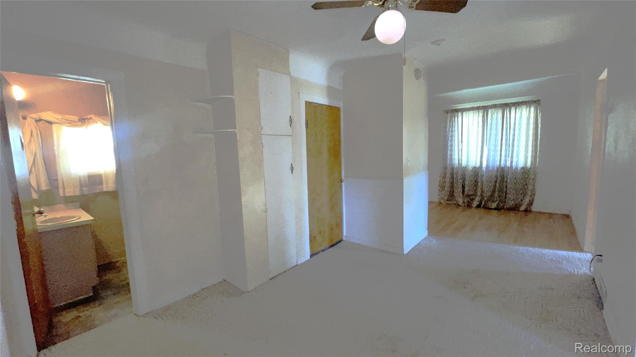 3521 Whitney Avenue Property Photo 9