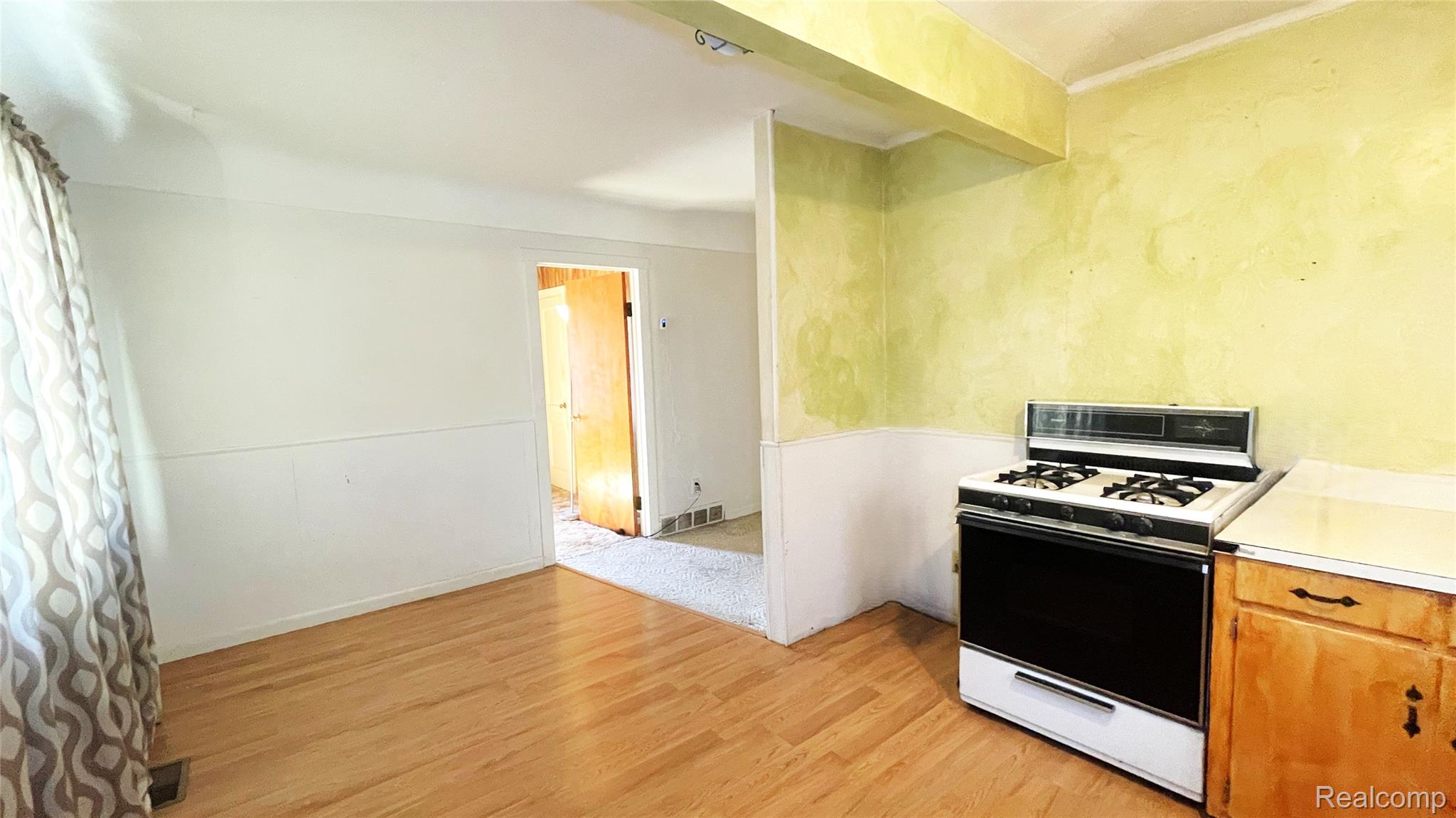 3521 Whitney Avenue Property Photo 14