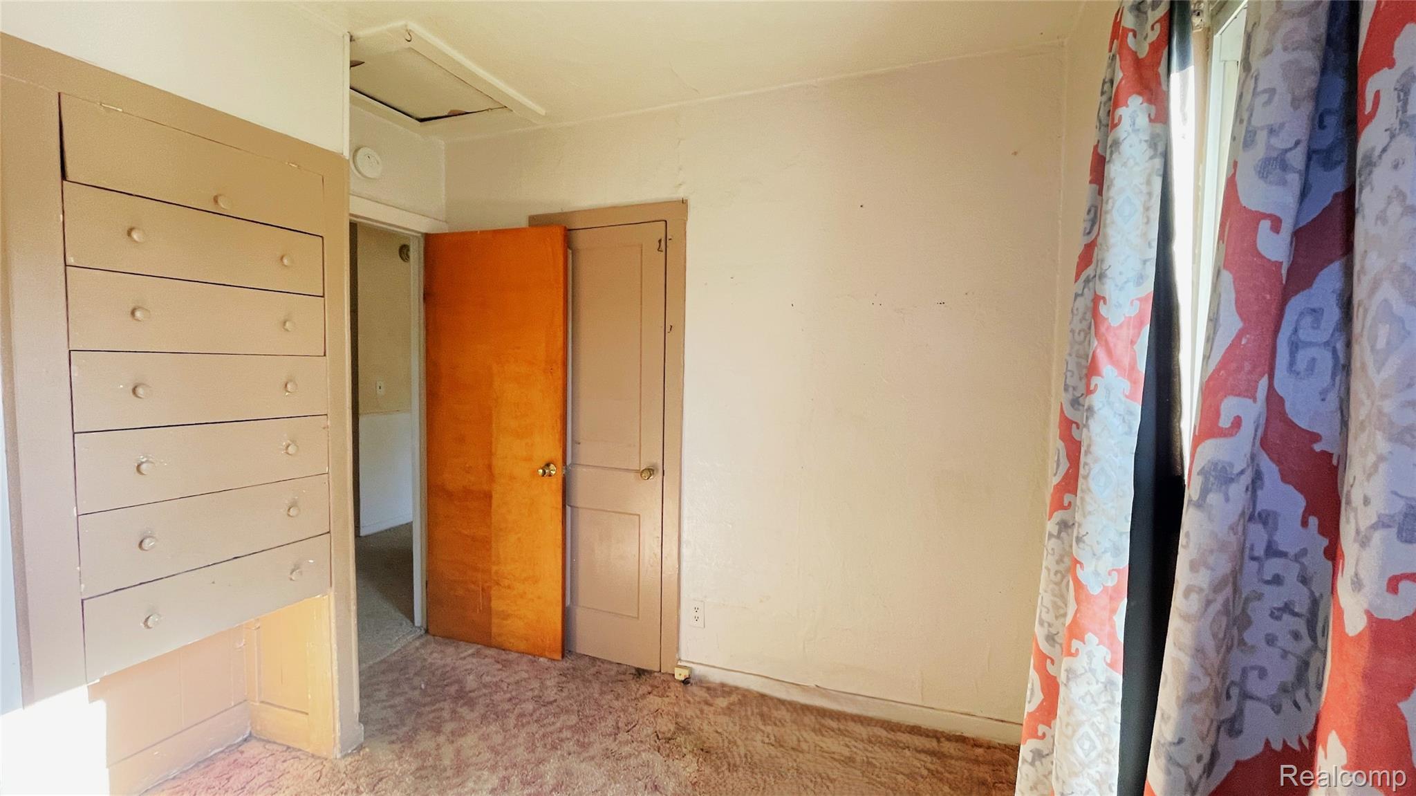3521 Whitney Avenue Property Photo 18