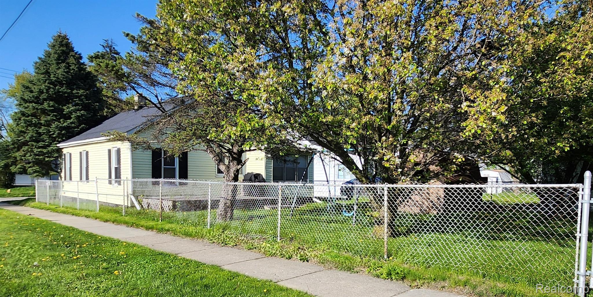 3521 Whitney Avenue Property Photo 19