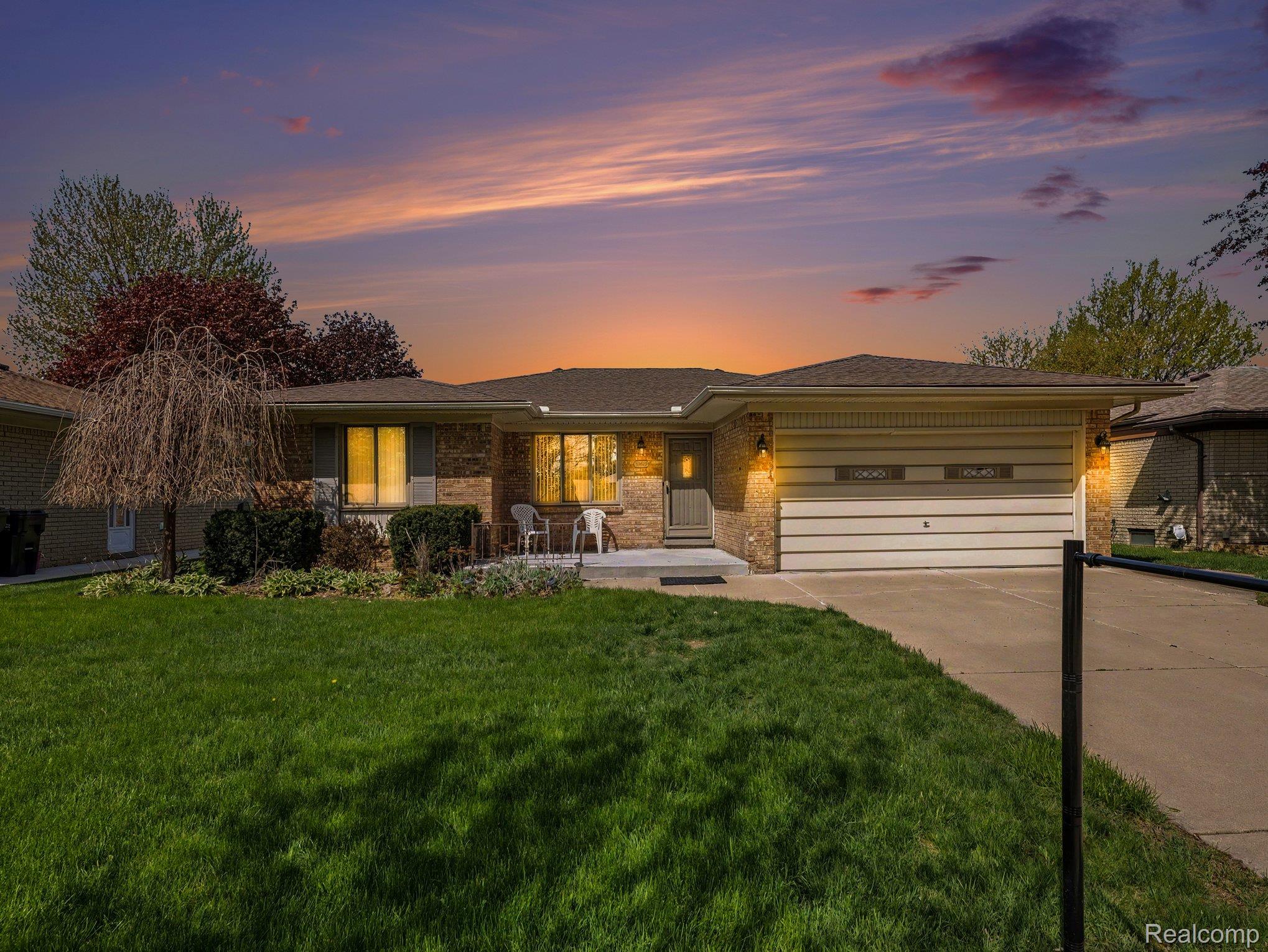 39629 Edgemont Drive Property Photo 2