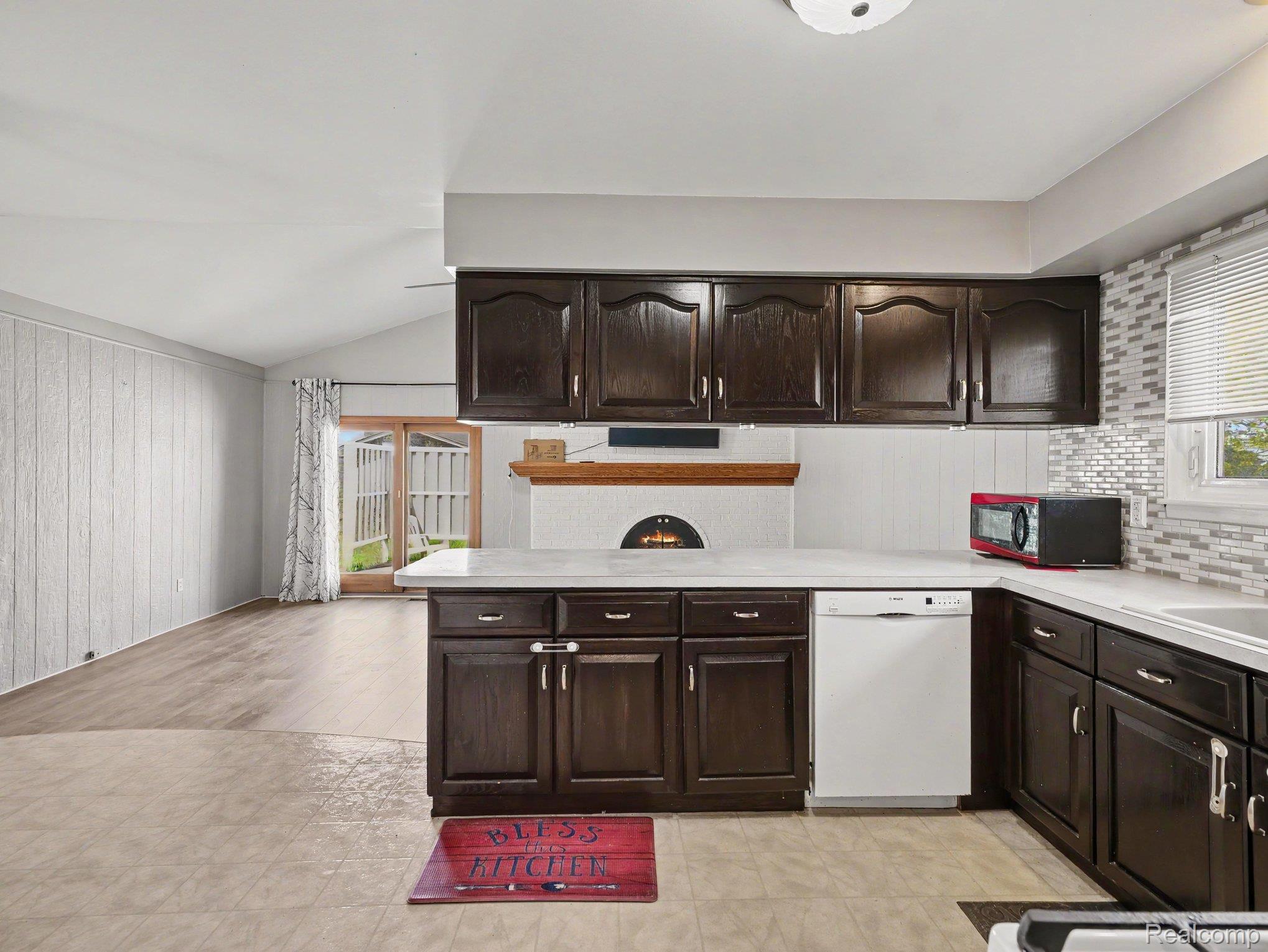 39629 Edgemont Drive Property Photo 9