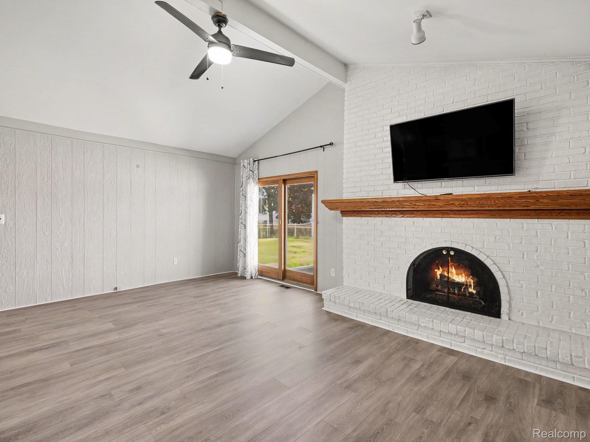 39629 Edgemont Drive Property Photo 14