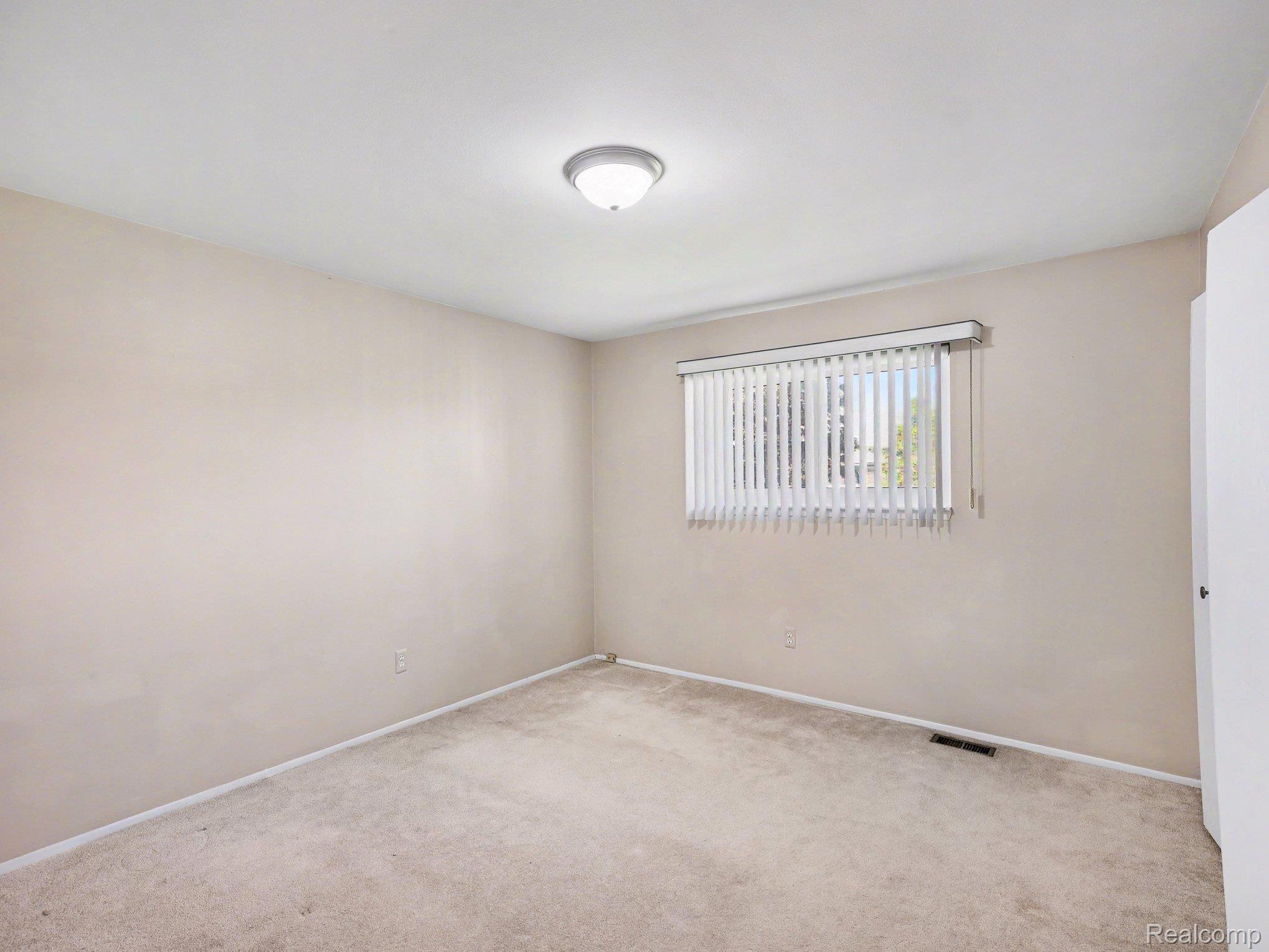 39629 Edgemont Drive Property Photo 19