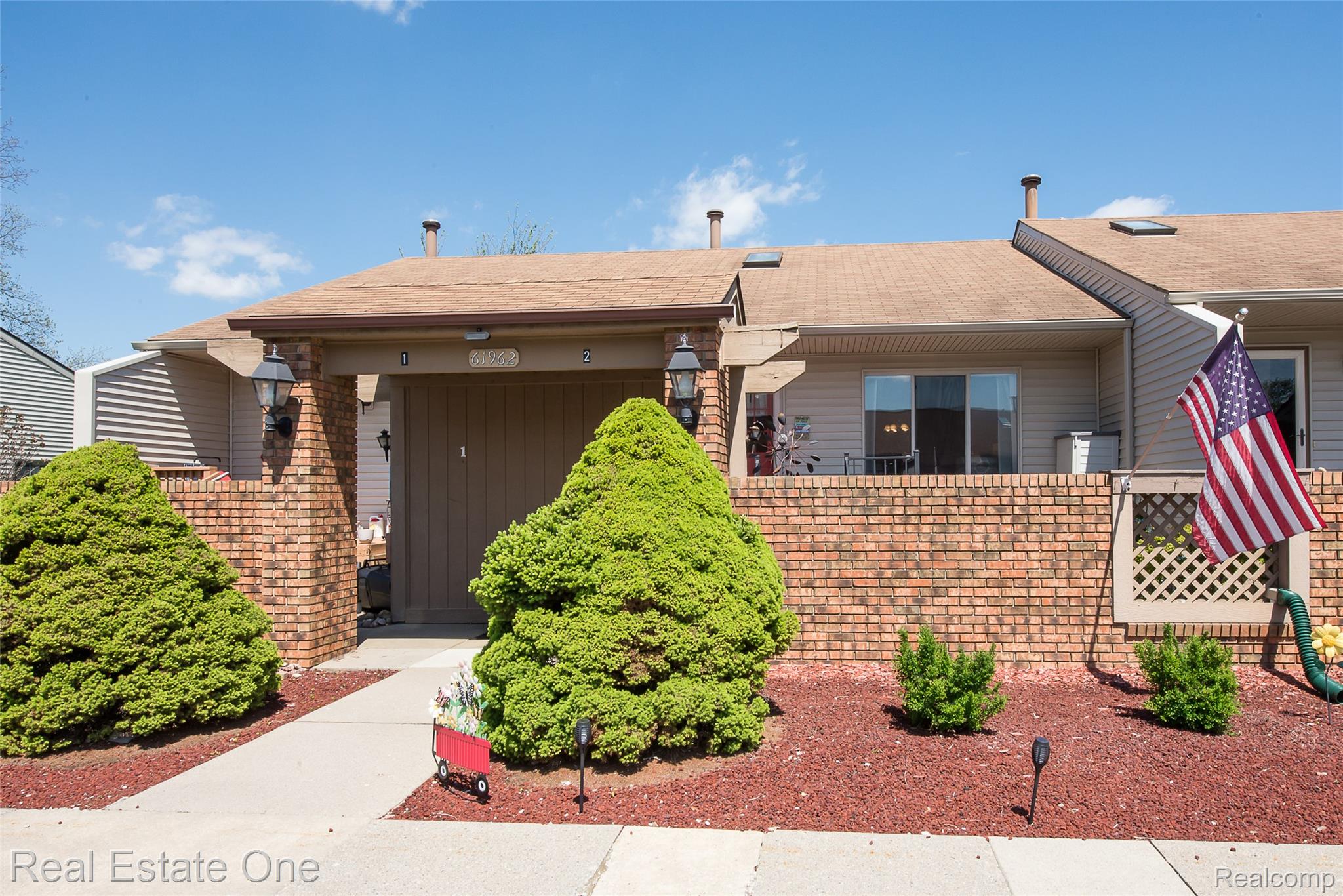 61962 YORKTOWN Drive 2 Property Photo 1