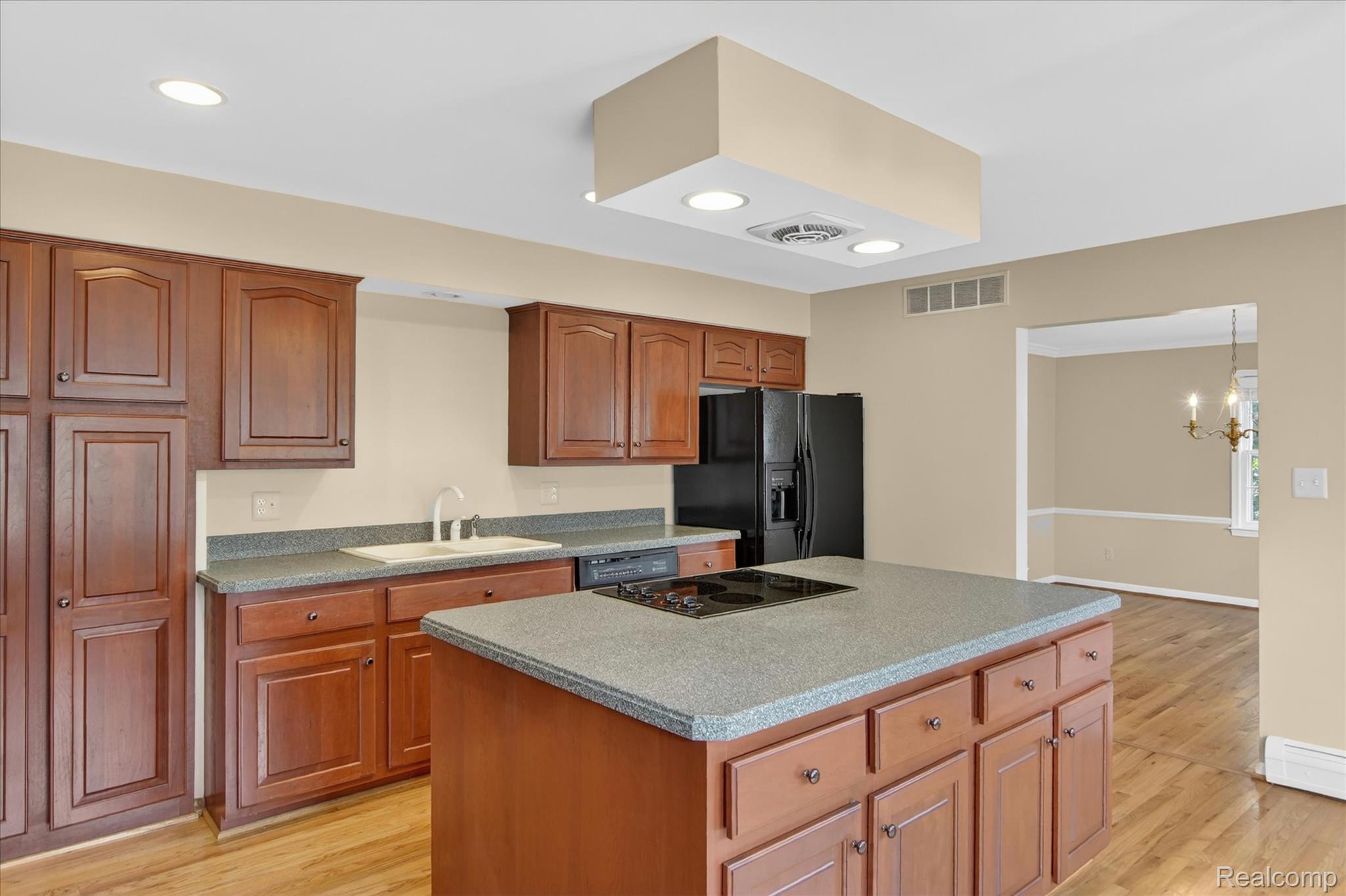5447 Lahser Road Property Photo 16