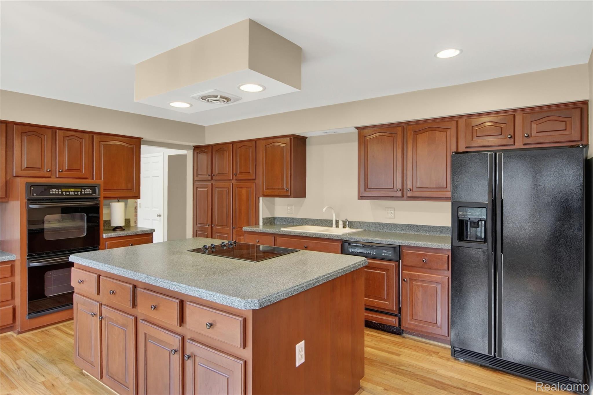 5447 Lahser Road Property Photo 17