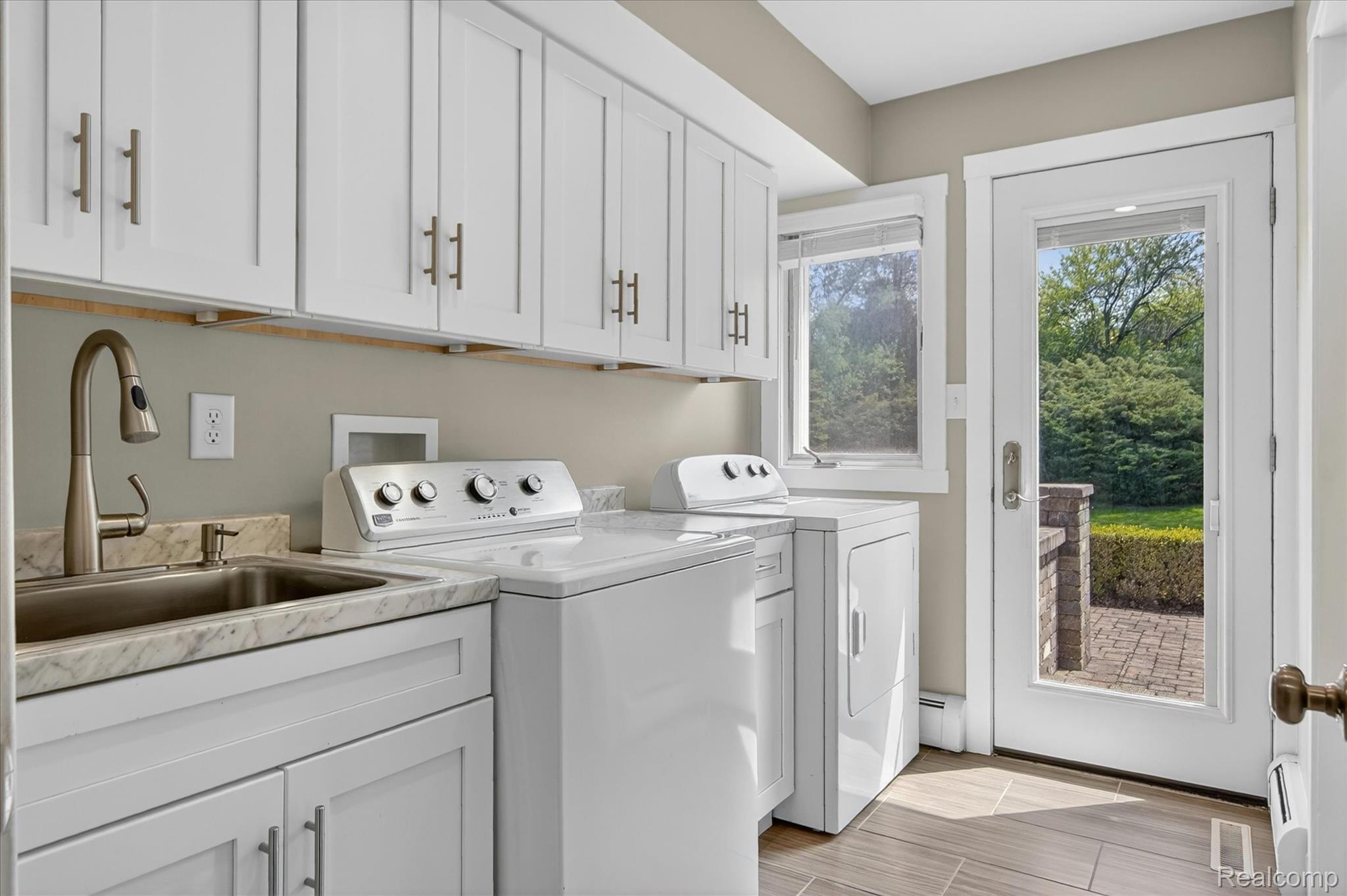 5447 Lahser Road Property Photo 20