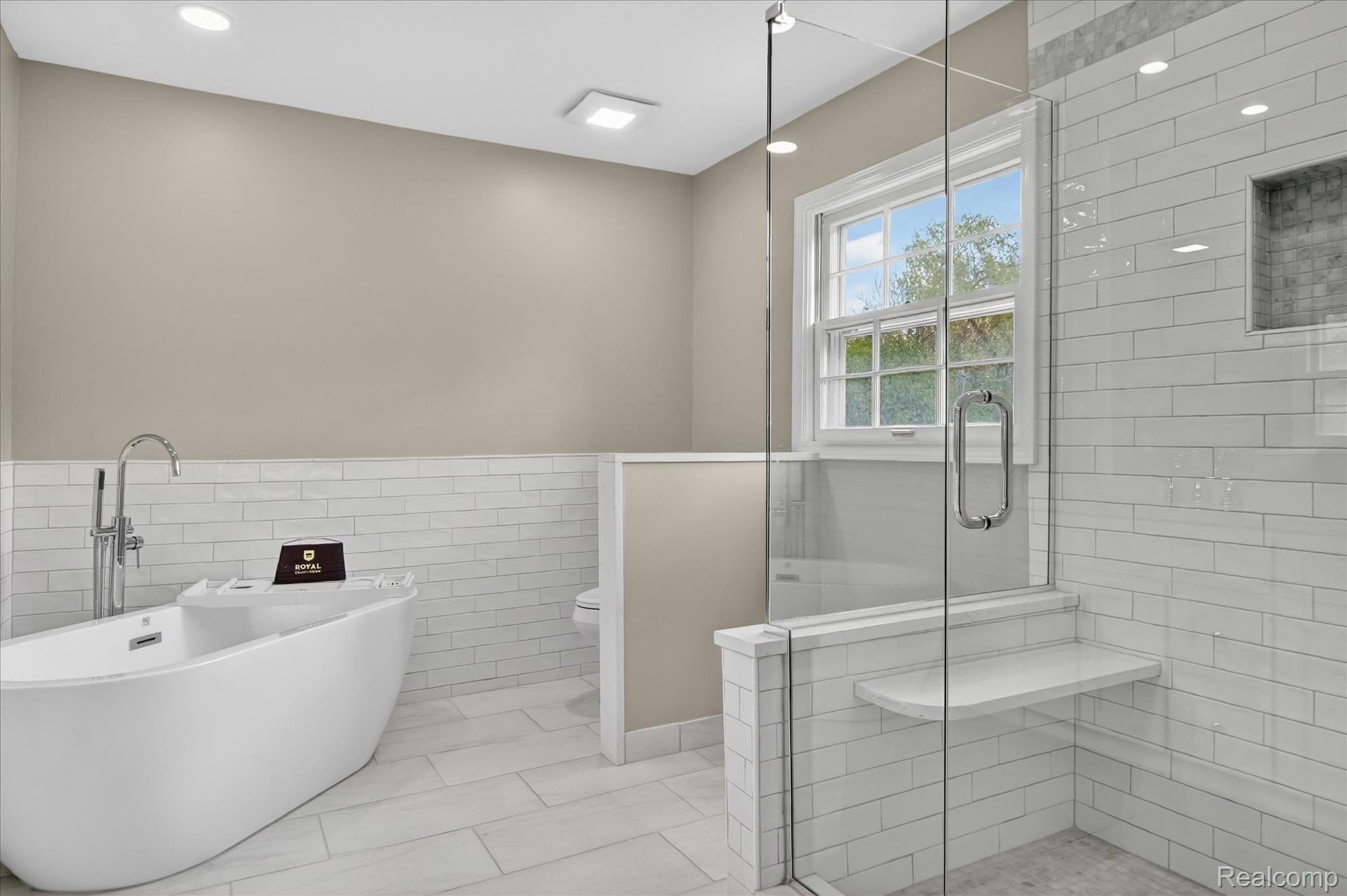 5447 Lahser Road Property Photo 28