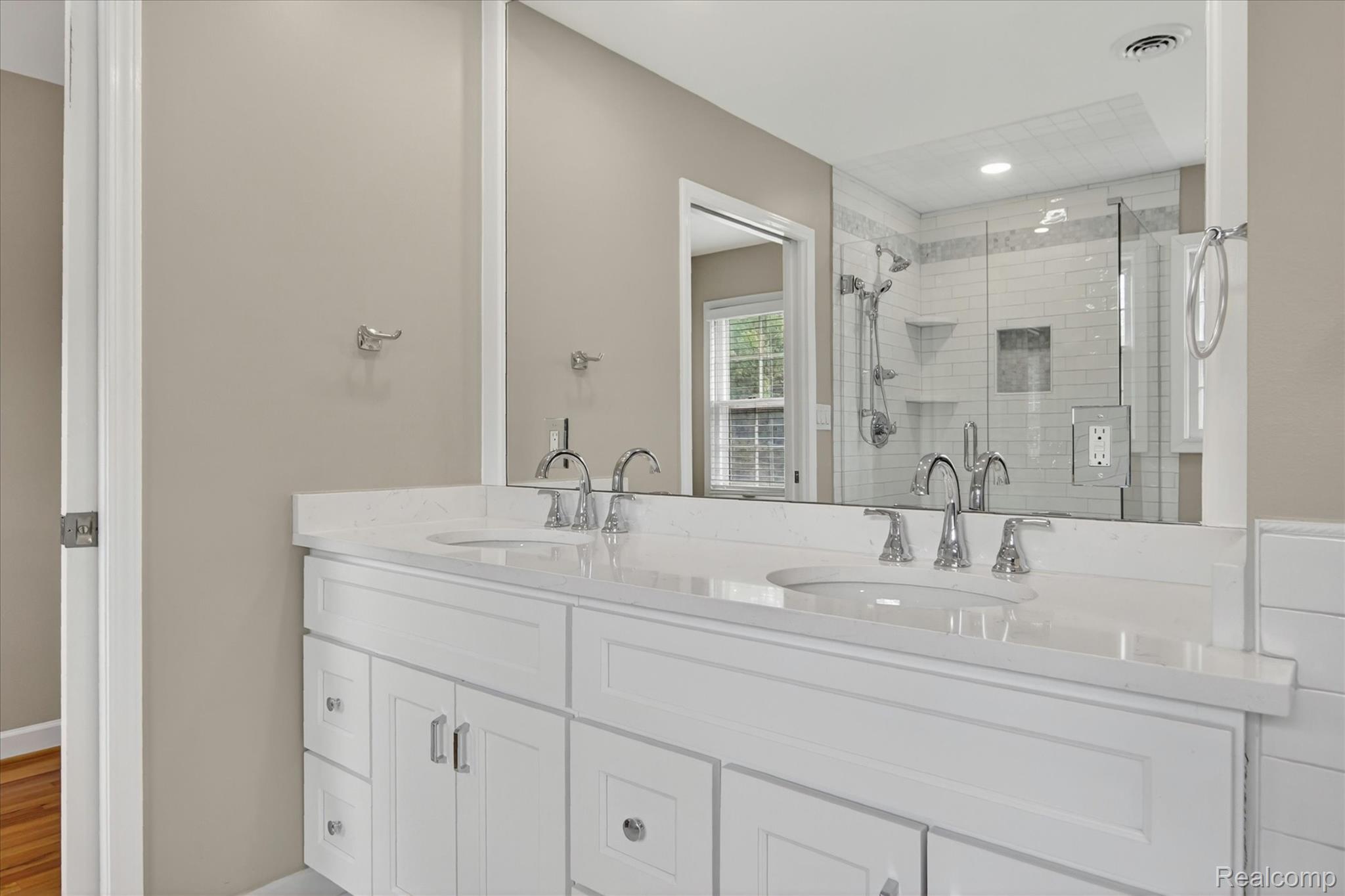 5447 Lahser Road Property Photo 29