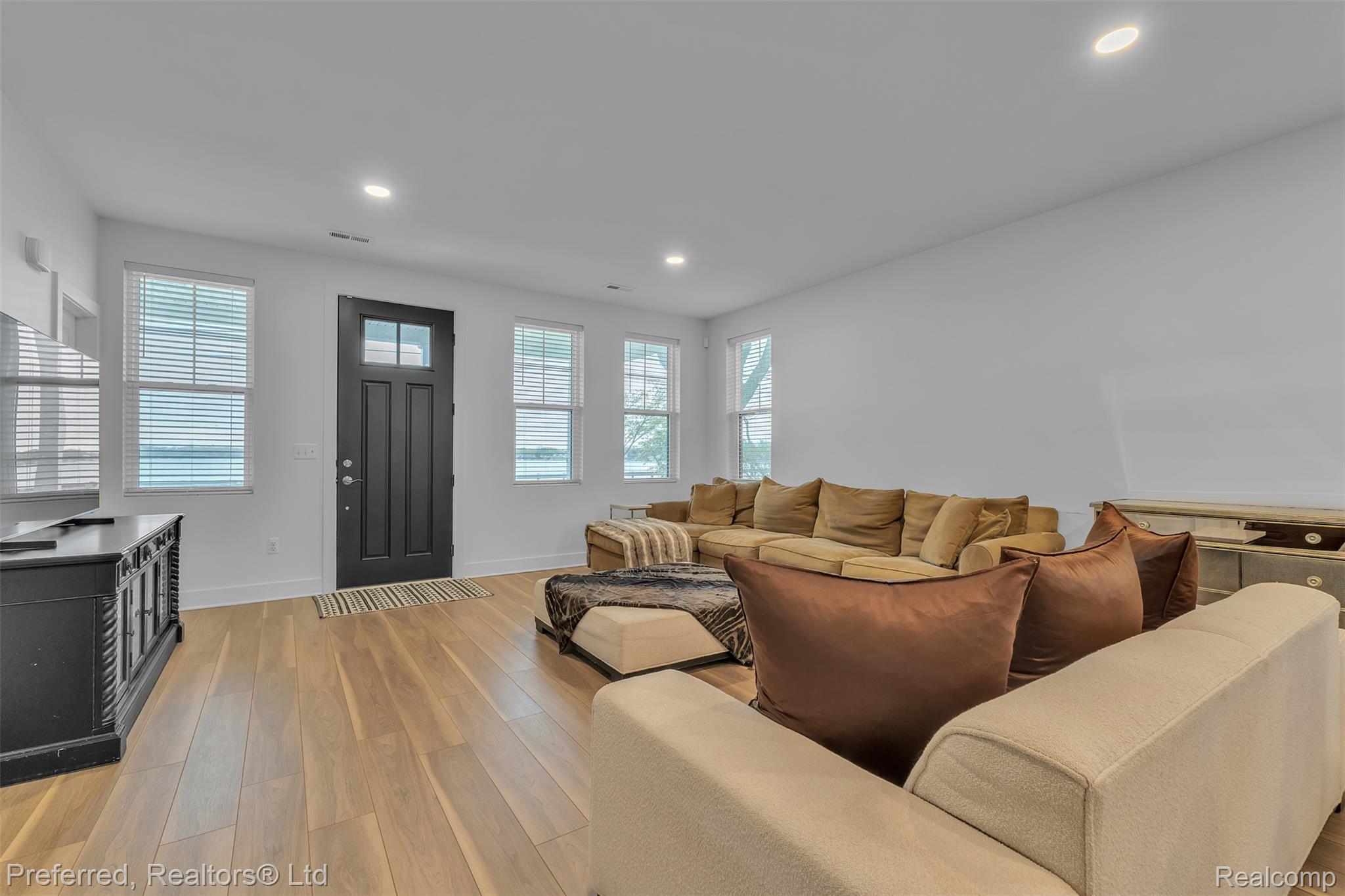 5264 Cooley Lake Road Property Photo 6