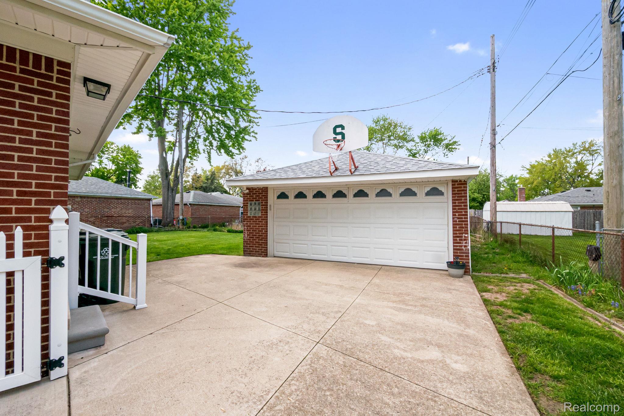 21223 Briar Court Property Photo 6