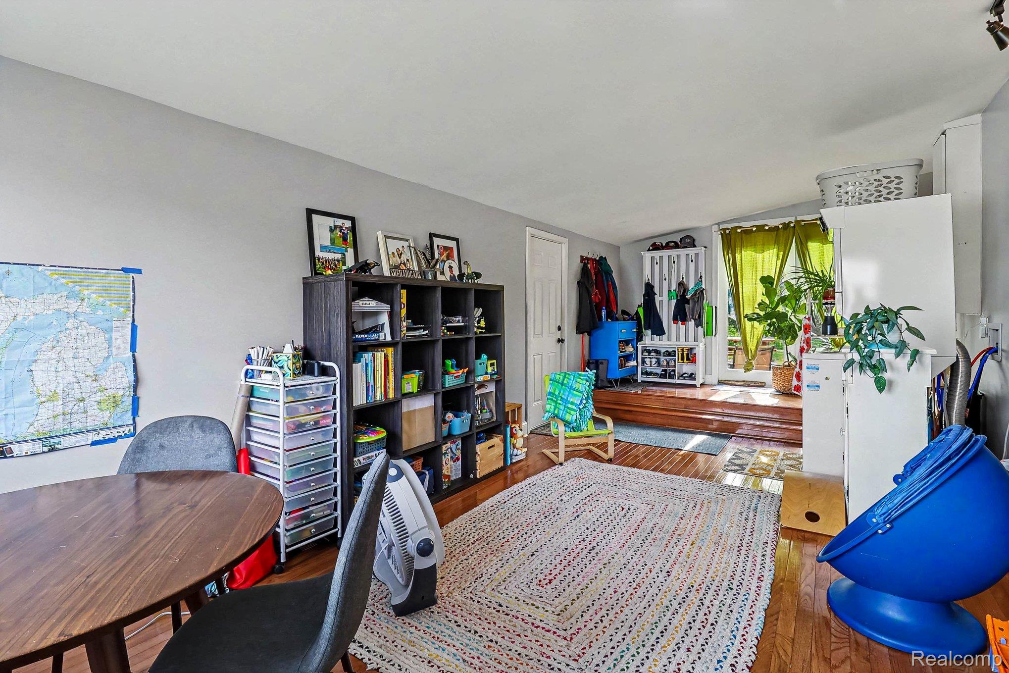 701 W Loomis Street Property Photo 27
