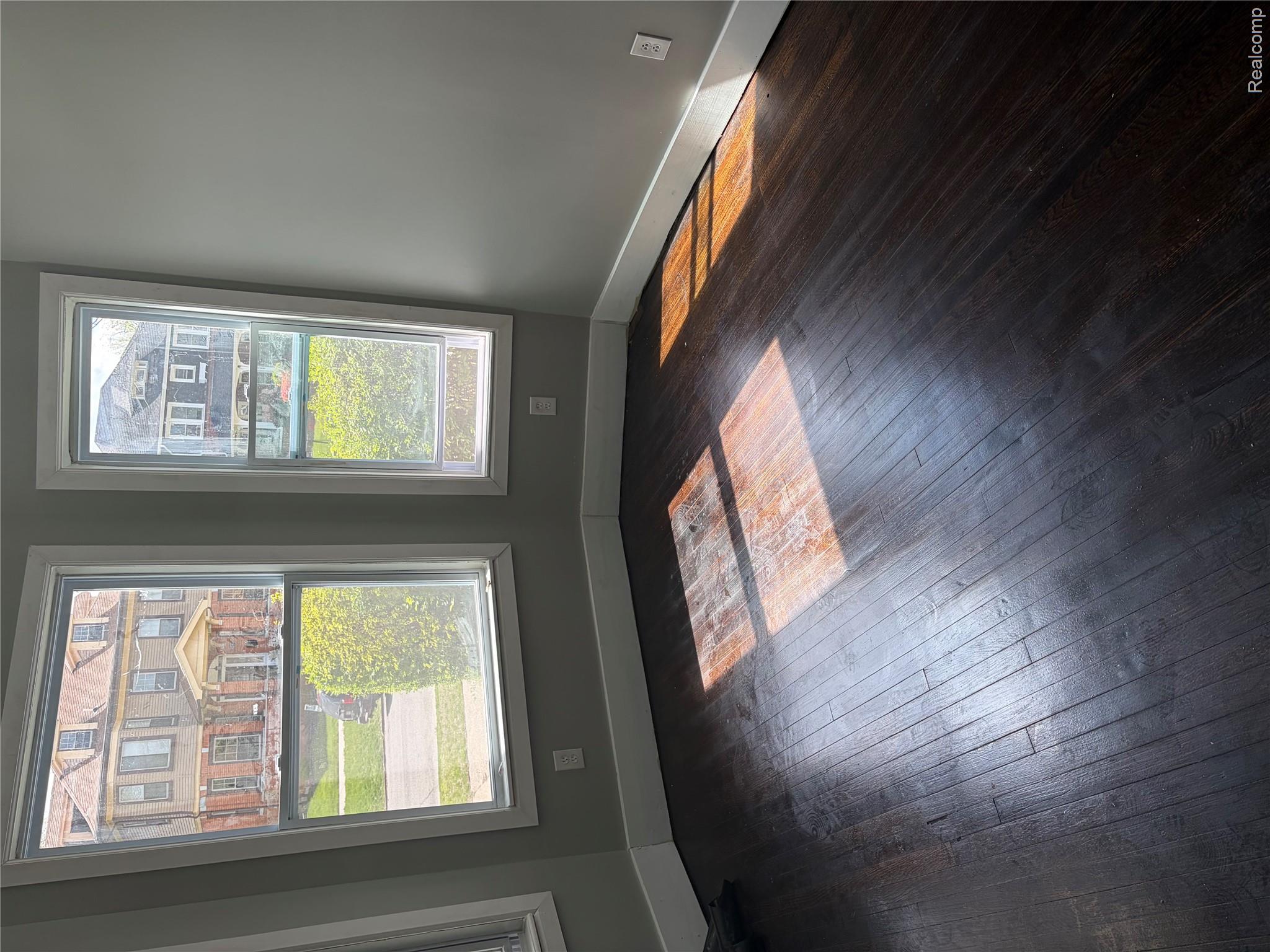 2420 Field Street Property Photo 3