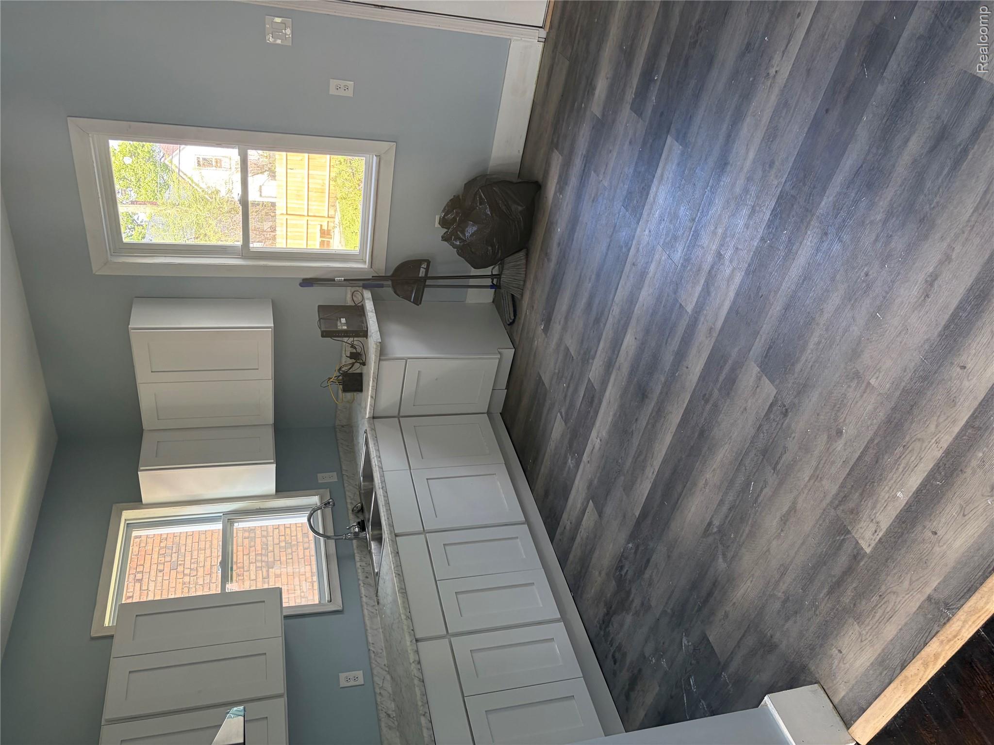2420 Field Street Property Photo 6