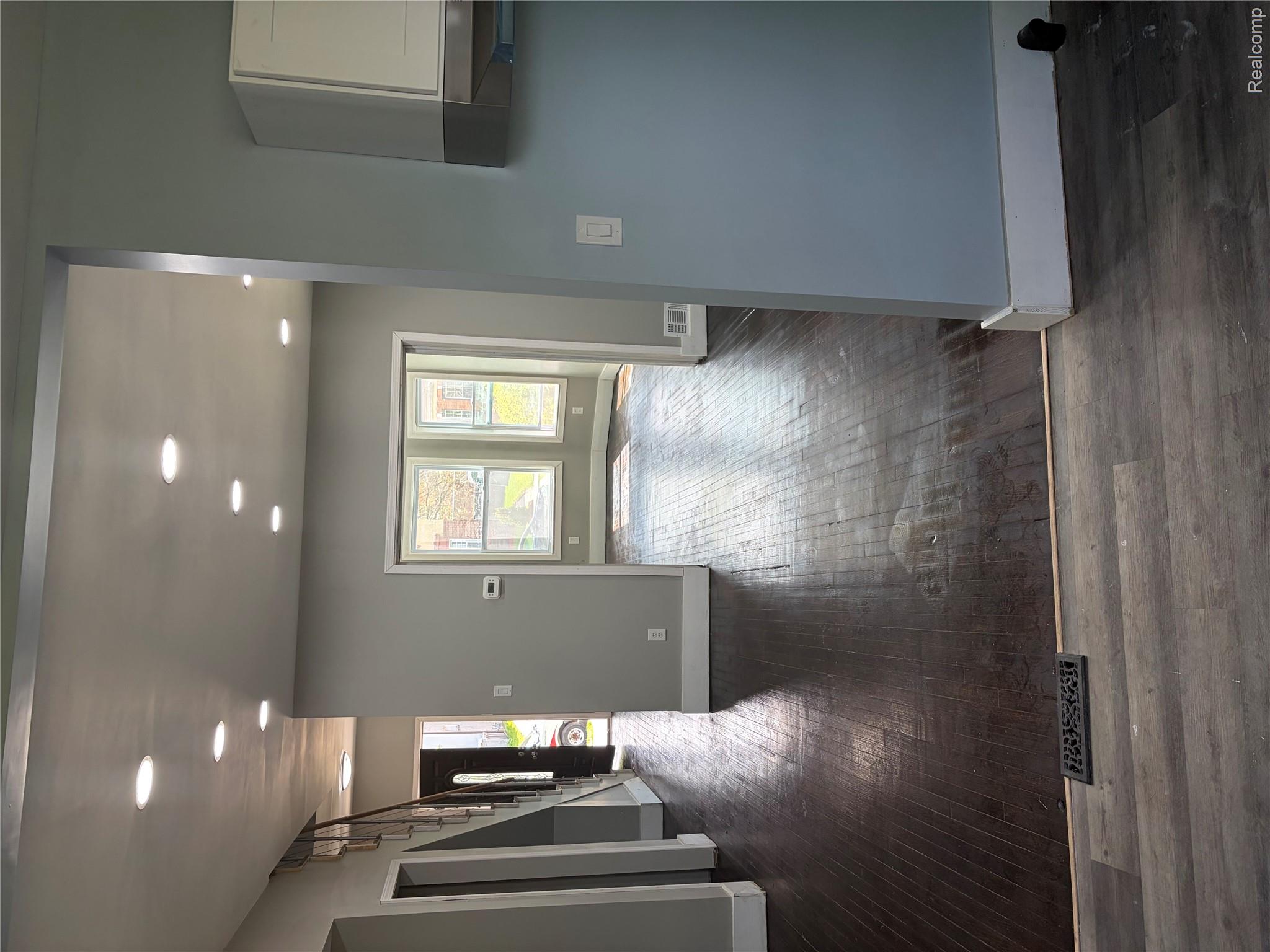 2420 Field Street Property Photo 8