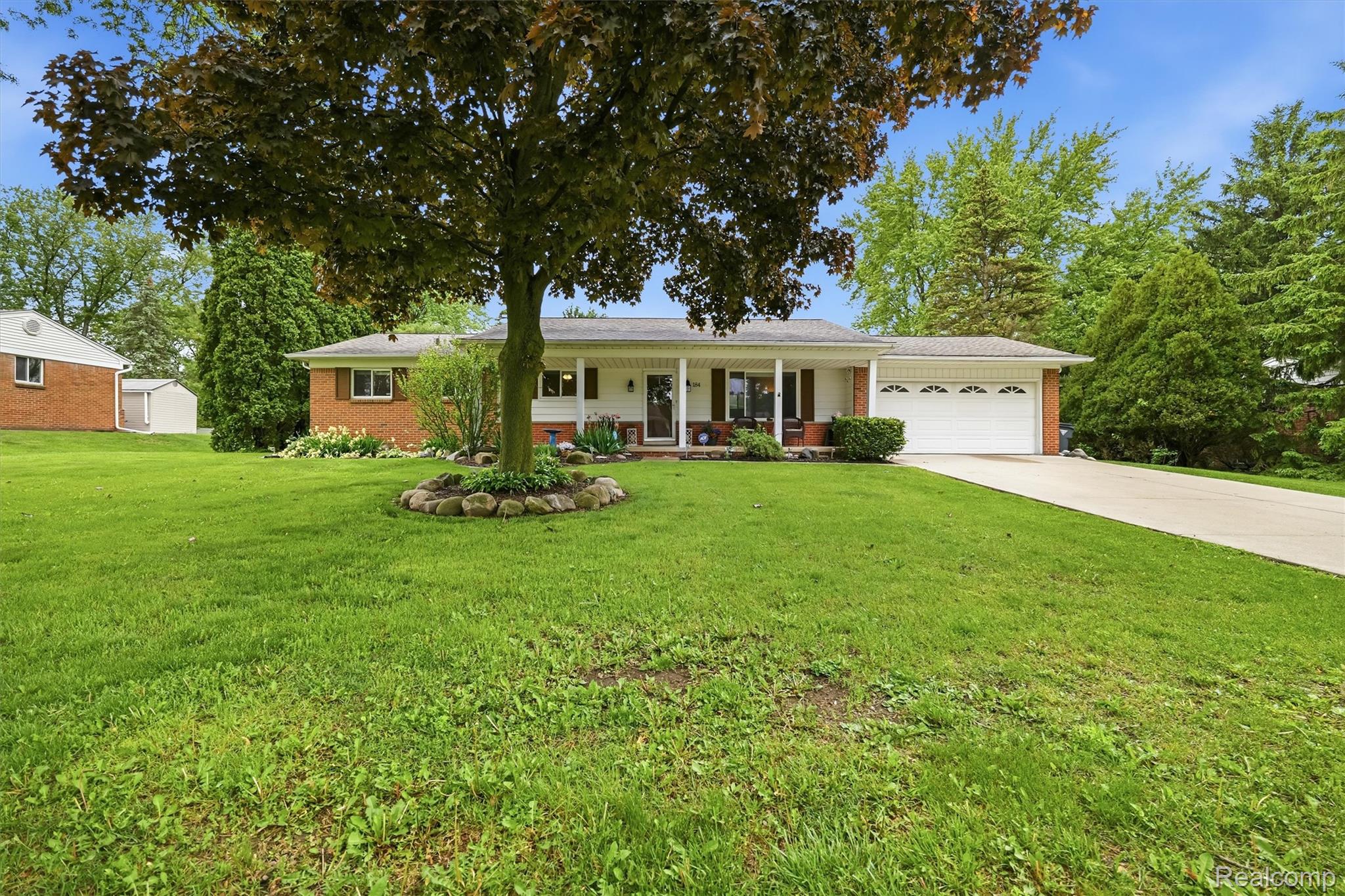 184 Carter Drive Property Photo 1
