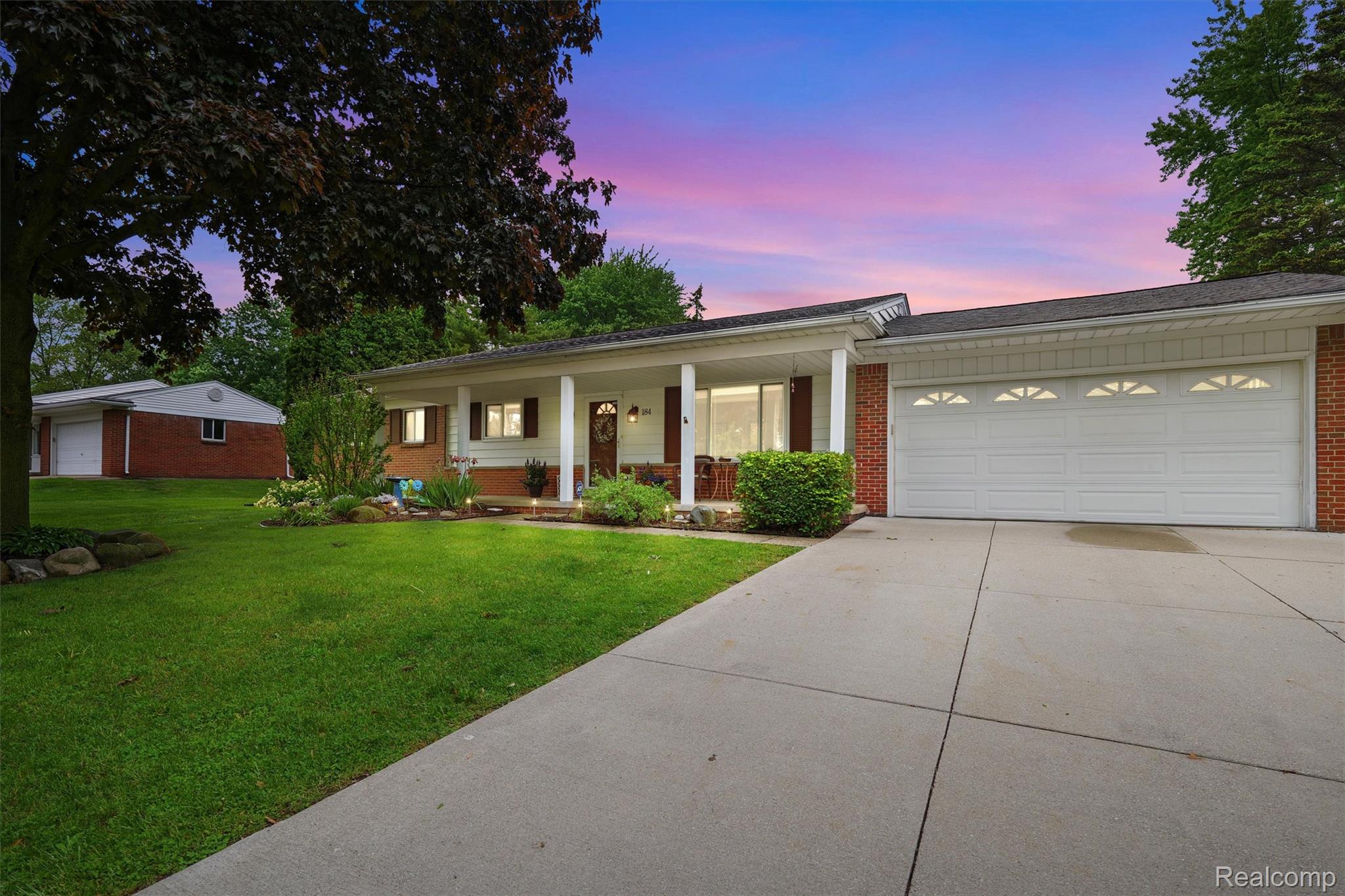 184 Carter Drive Property Photo 3