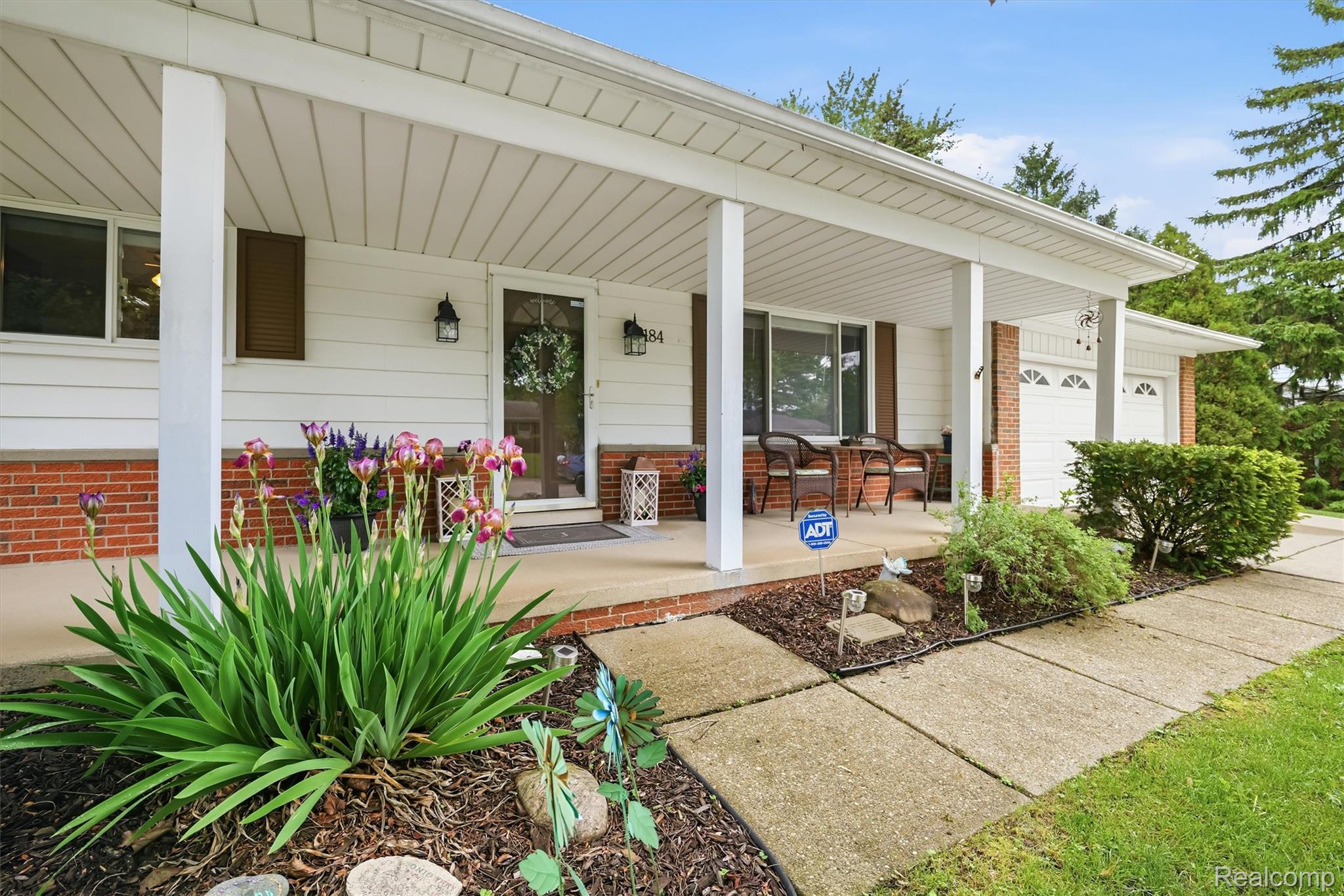 184 Carter Drive Property Photo 4