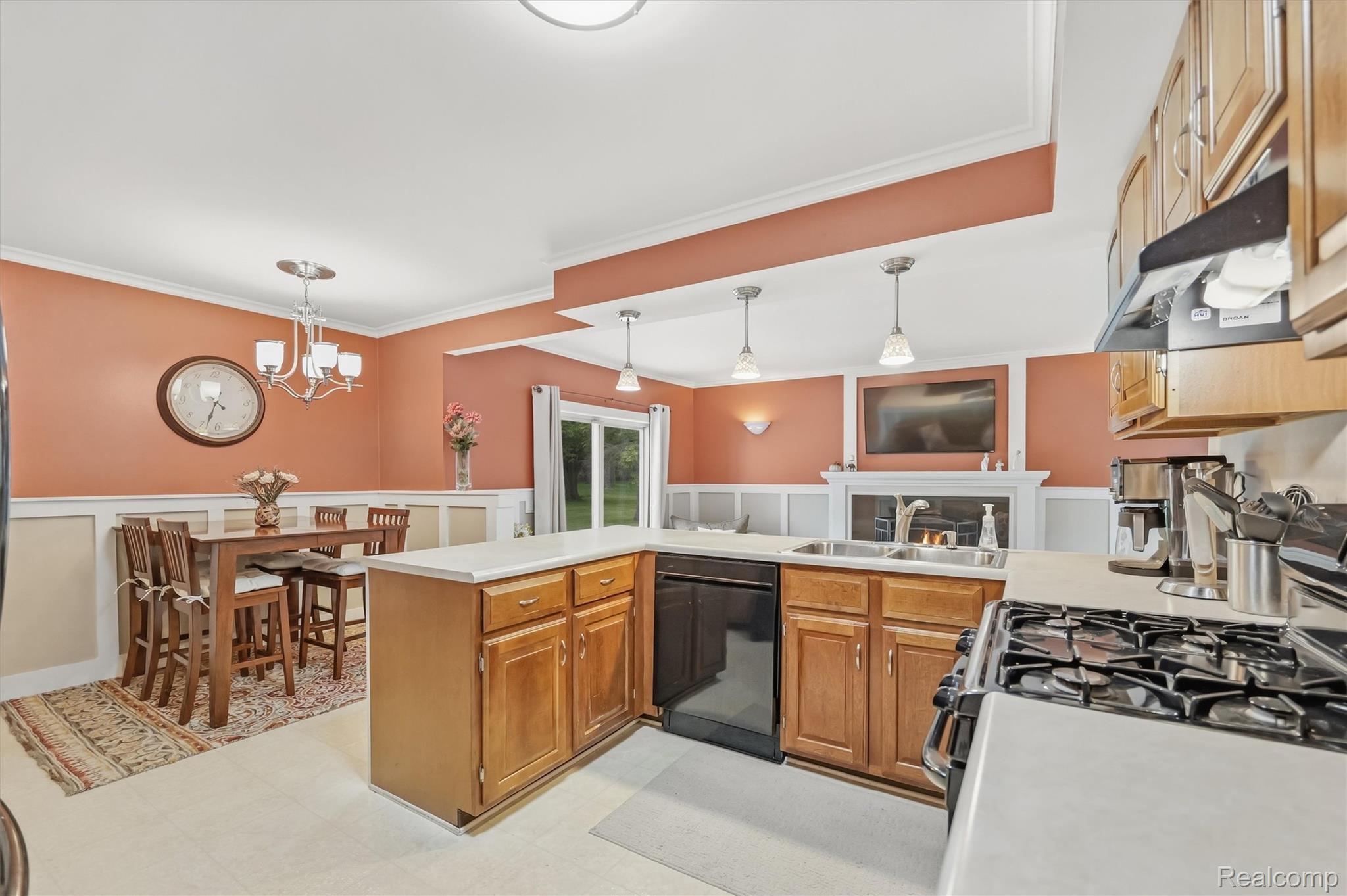 184 Carter Drive Property Photo 14