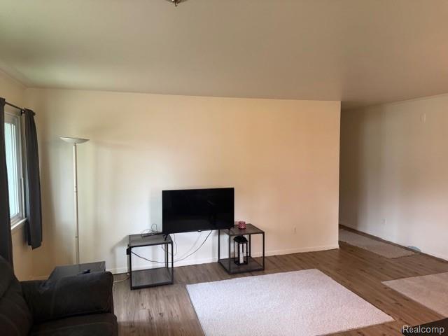 935 Ingleside Avenue Property Photo 3