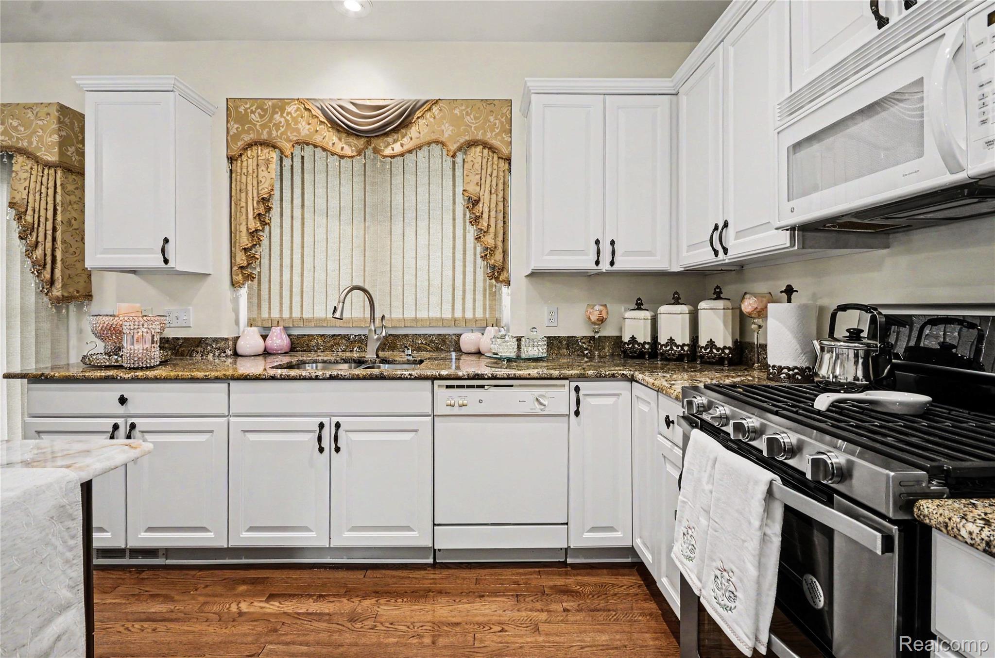 7316 N Central Park Property Photo 18