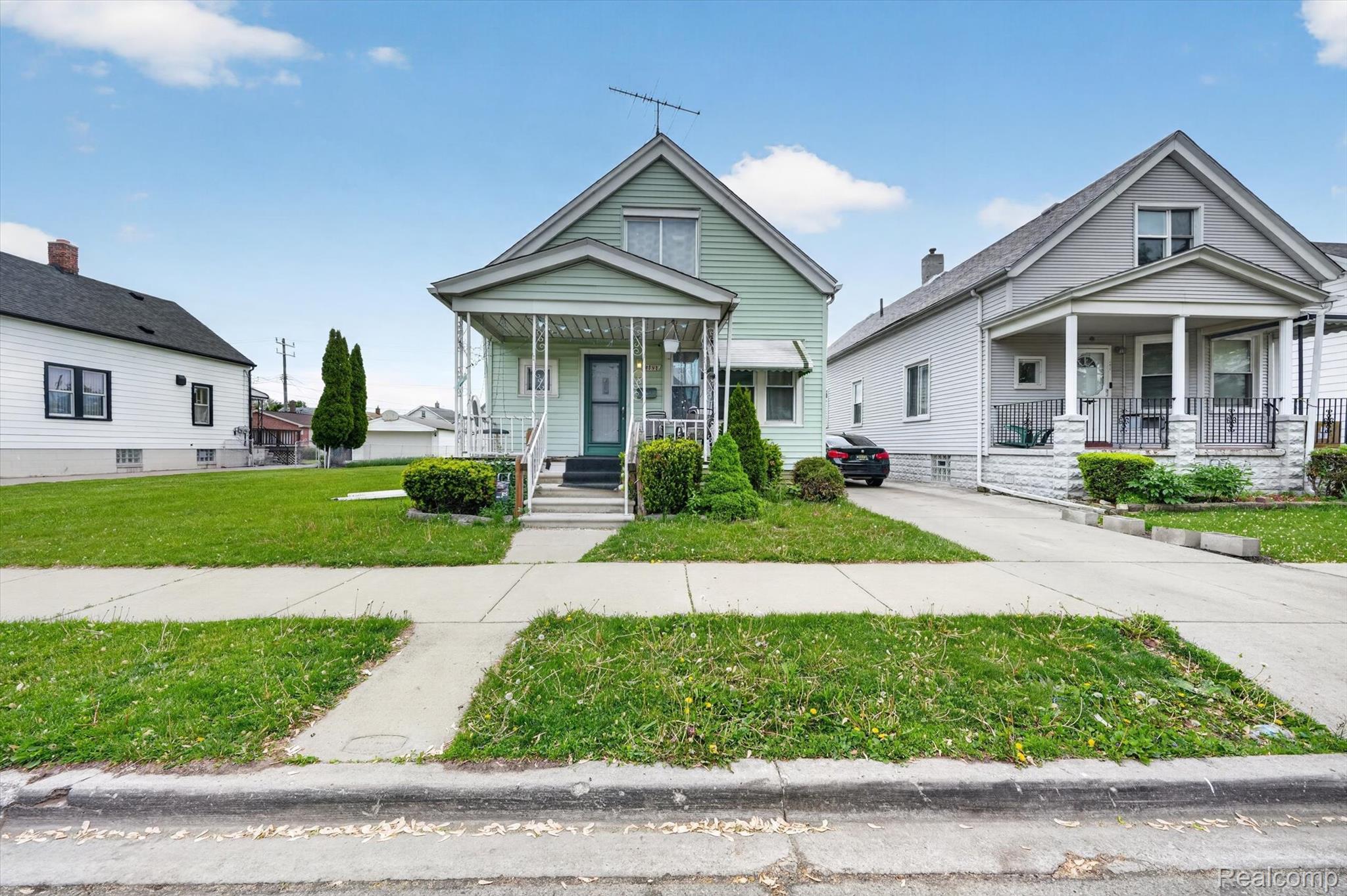 5424 Bingham St Property Photo 3