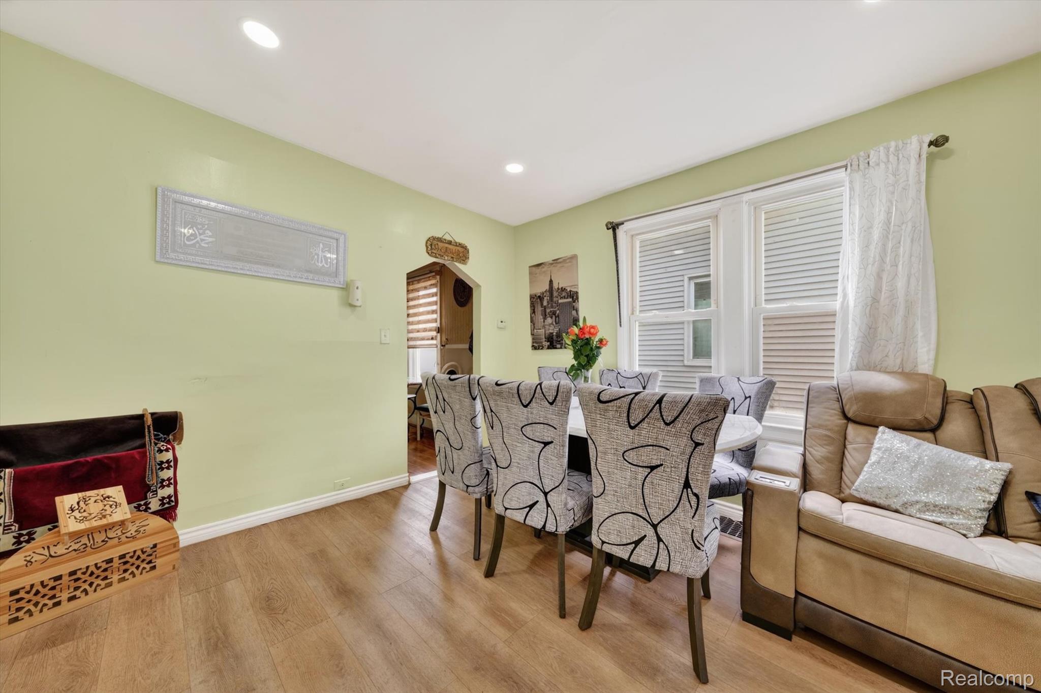 5424 Bingham St Property Photo 10