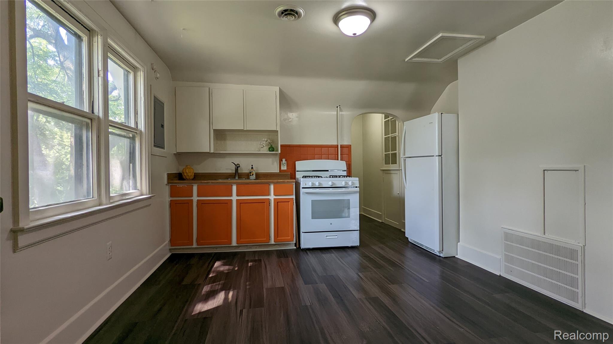 104 Grand Avenue Property Photo 9