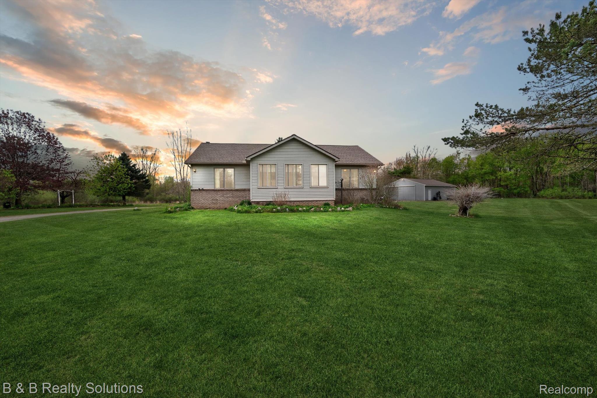 2927 N Blacks Corners Road Property Photo 1