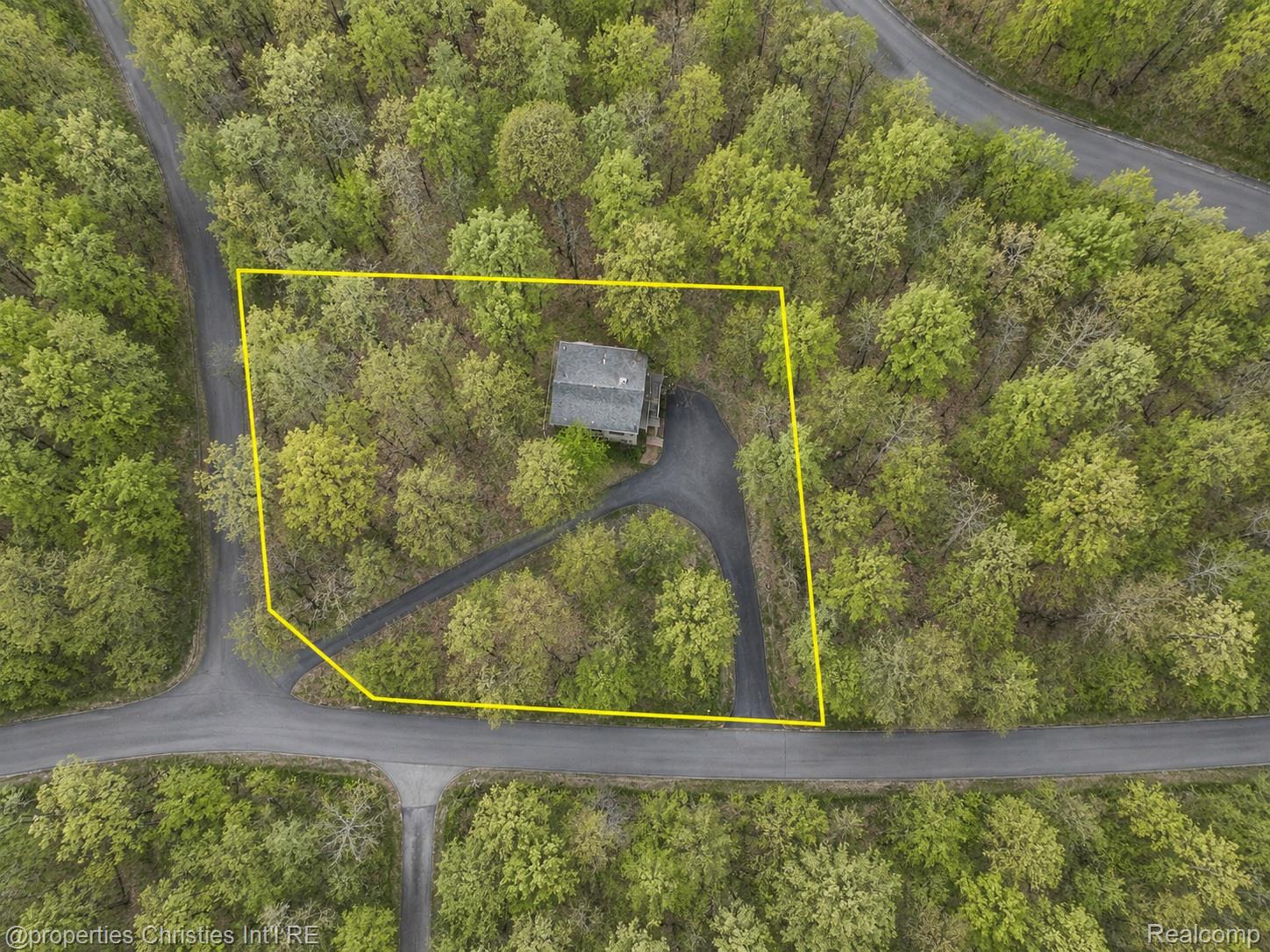 4001 Deskin Drive Property Photo 3
