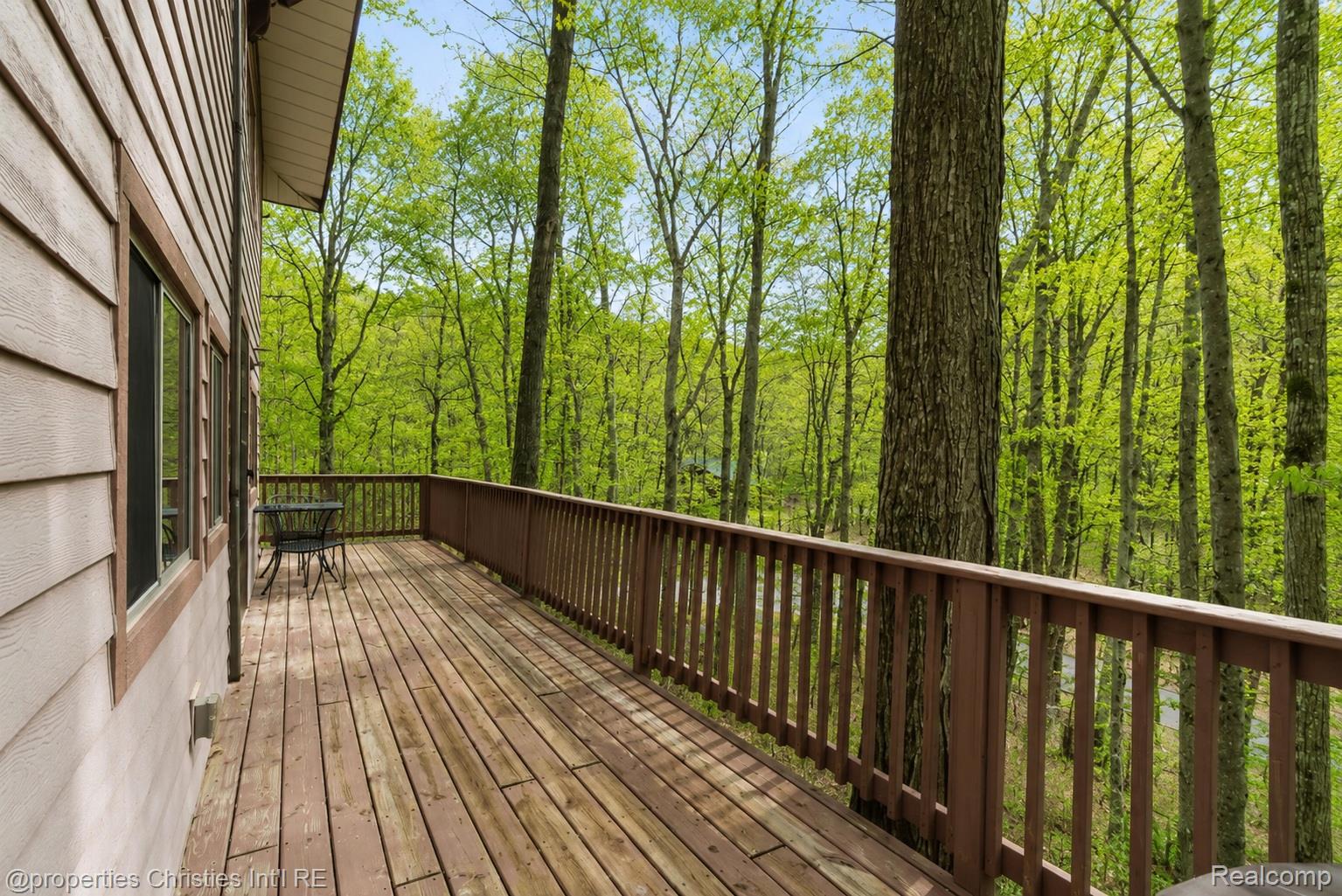 4001 Deskin Drive Property Photo 5