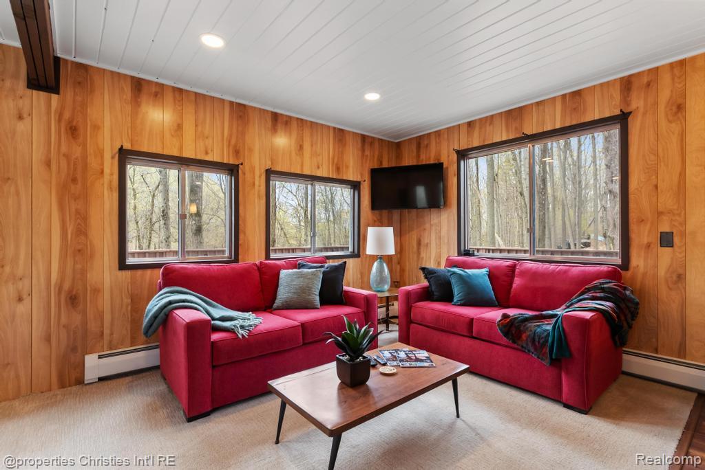 4001 Deskin Drive Property Photo 8