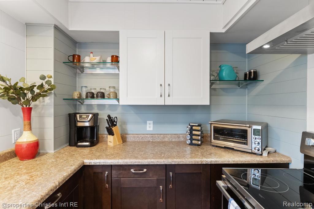 4001 Deskin Drive Property Photo 14