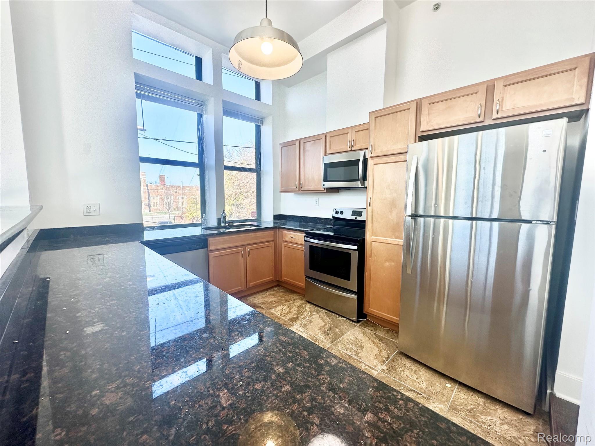 609 E Kirby Street 203 Property Photo 5
