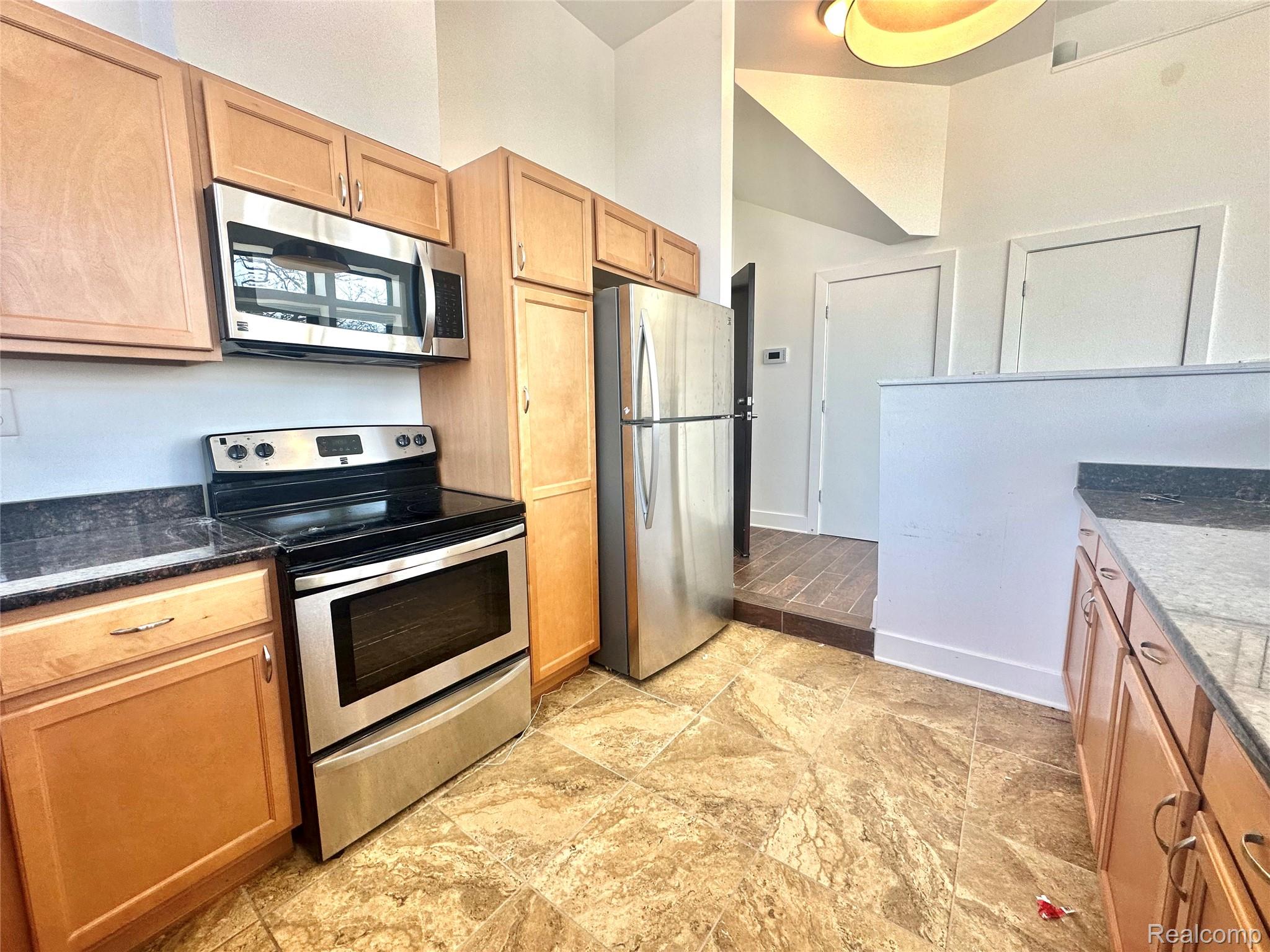 609 E Kirby Street 203 Property Photo 6