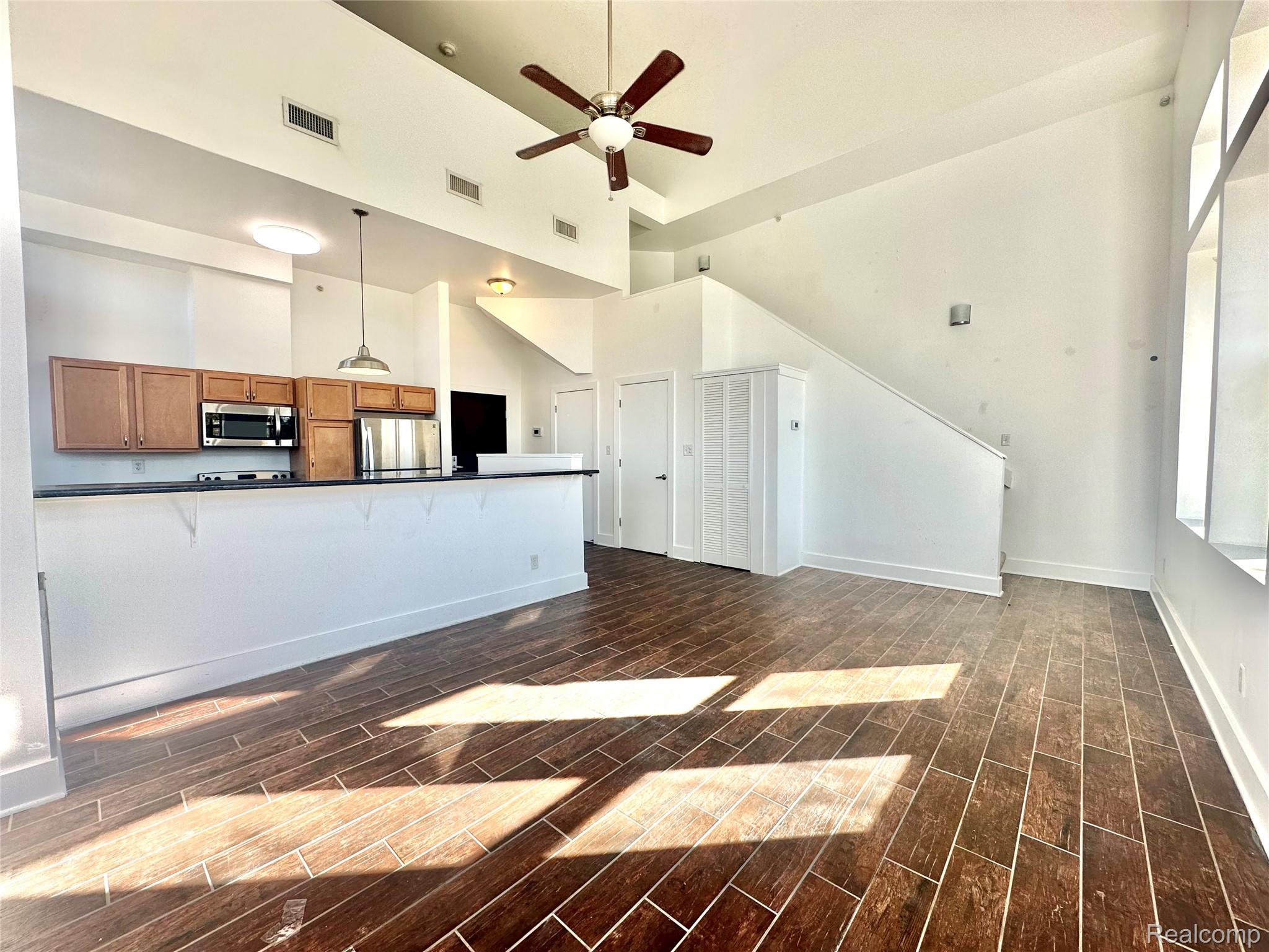 609 E Kirby Street 203 Property Photo 8
