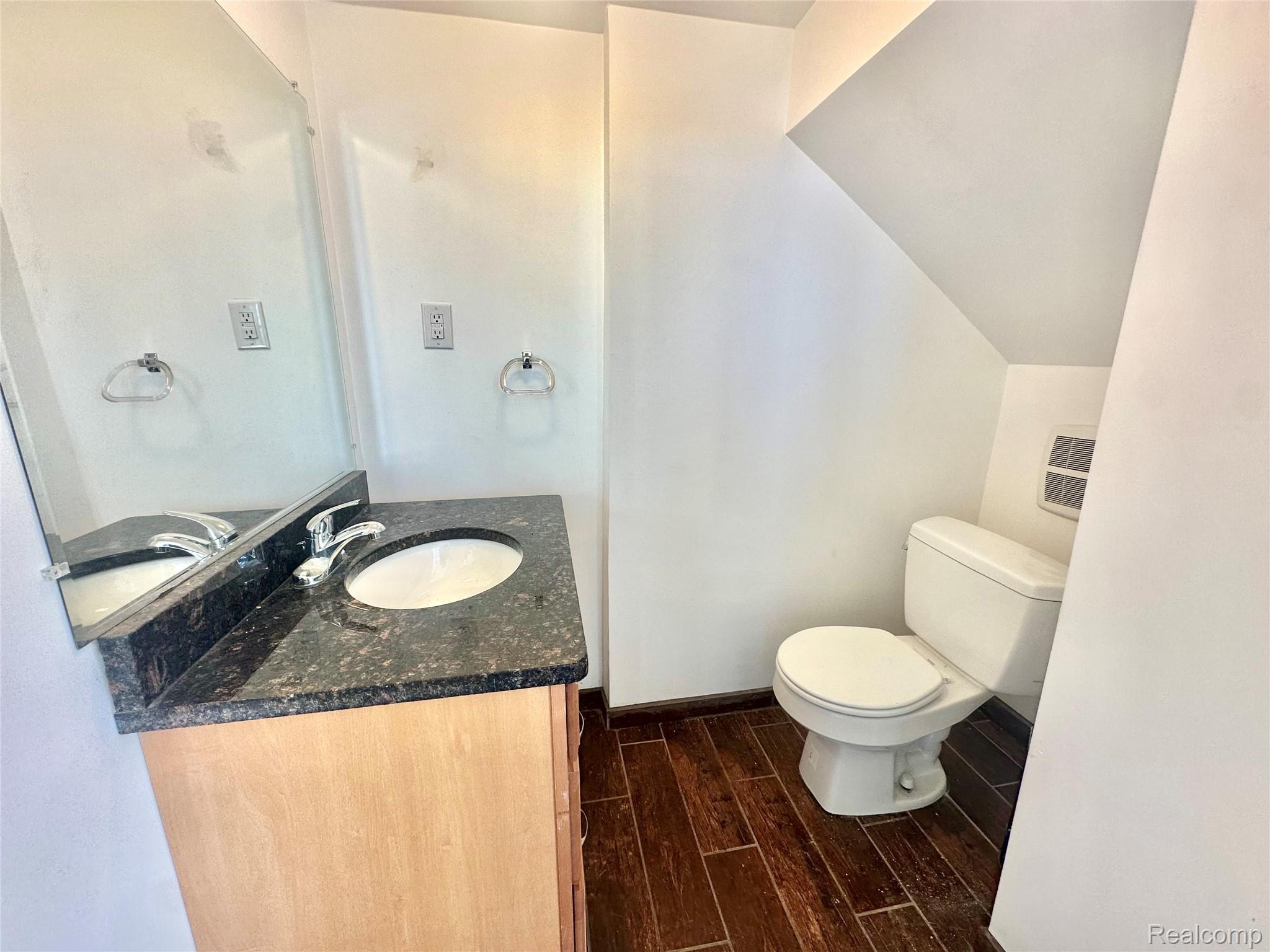 609 E Kirby Street 203 Property Photo 9