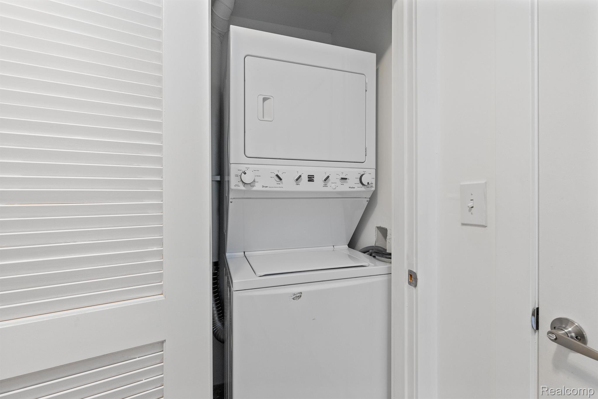 609 E Kirby Street 203 Property Photo 12