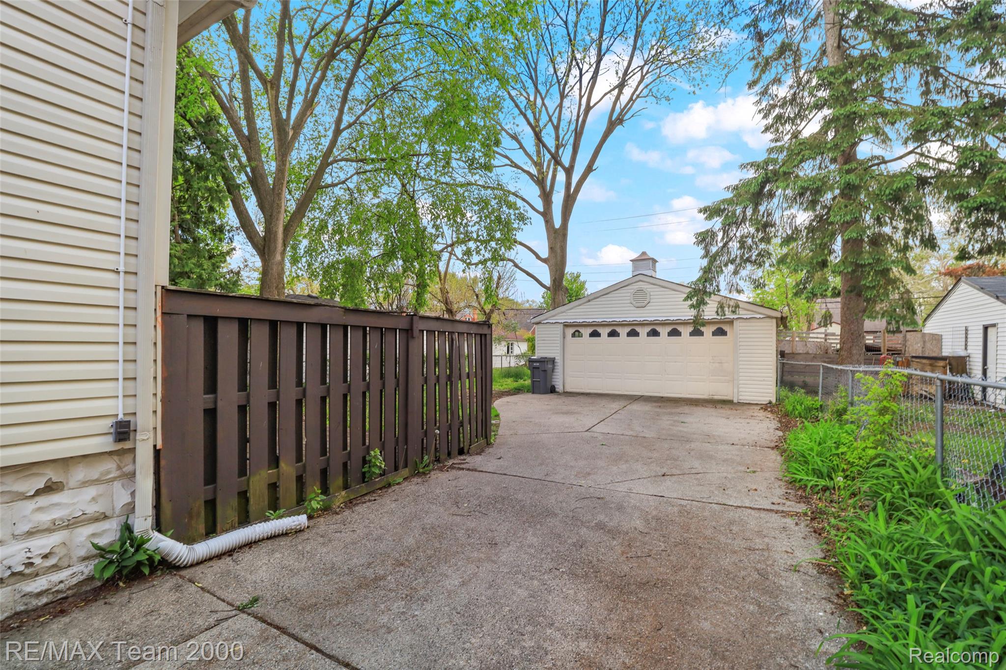24903 Dunning Street Property Photo 7