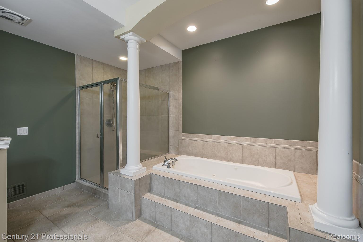 6410 Enclave Drive Property Photo 23