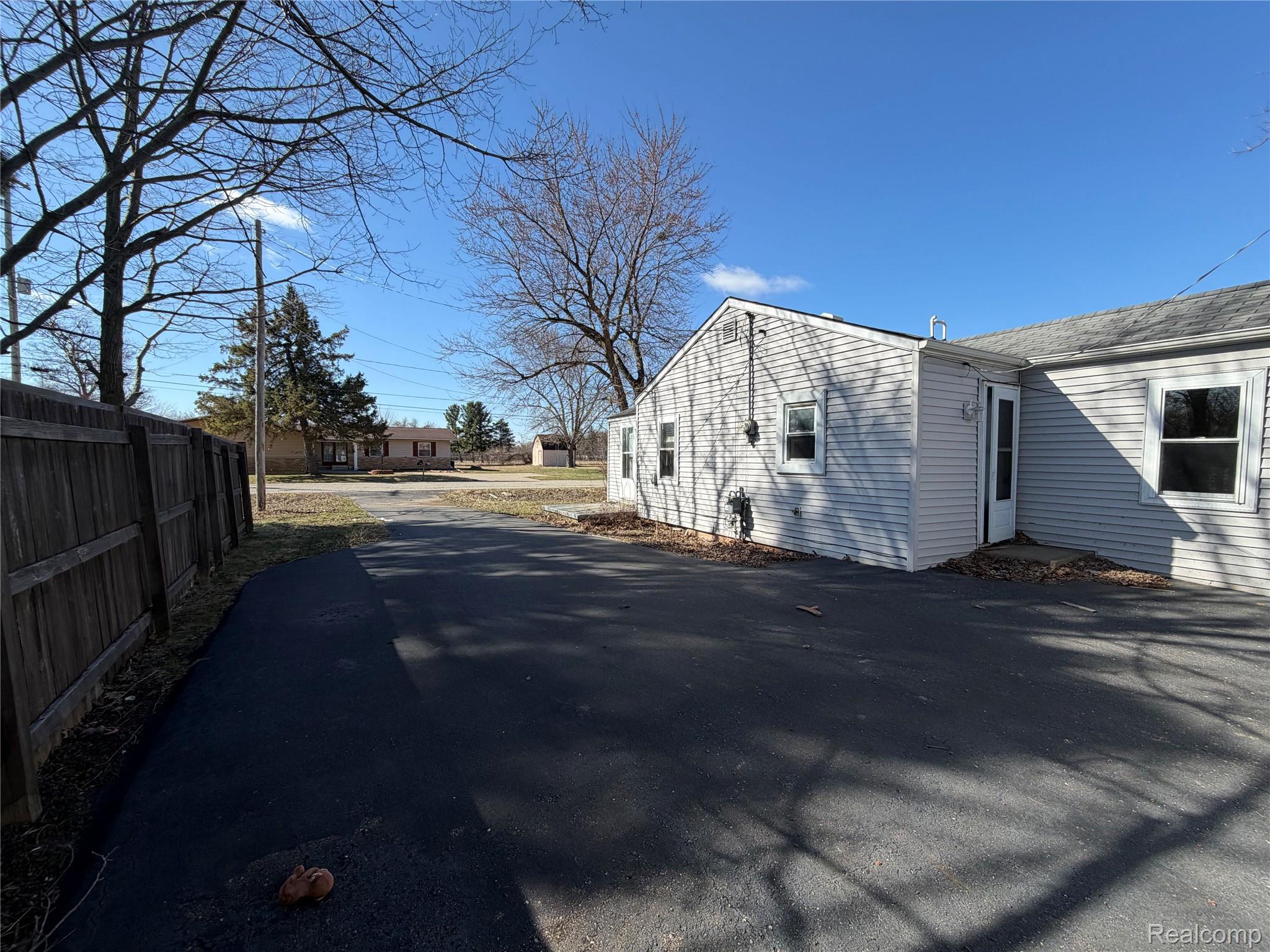 1038 W Pine Avenue Property Photo 3