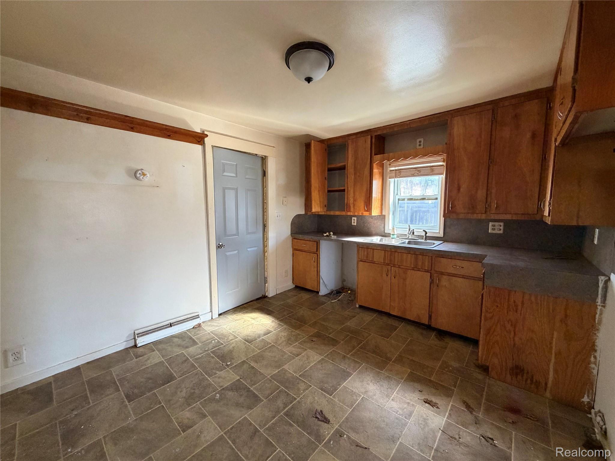 1038 W Pine Avenue Property Photo 11